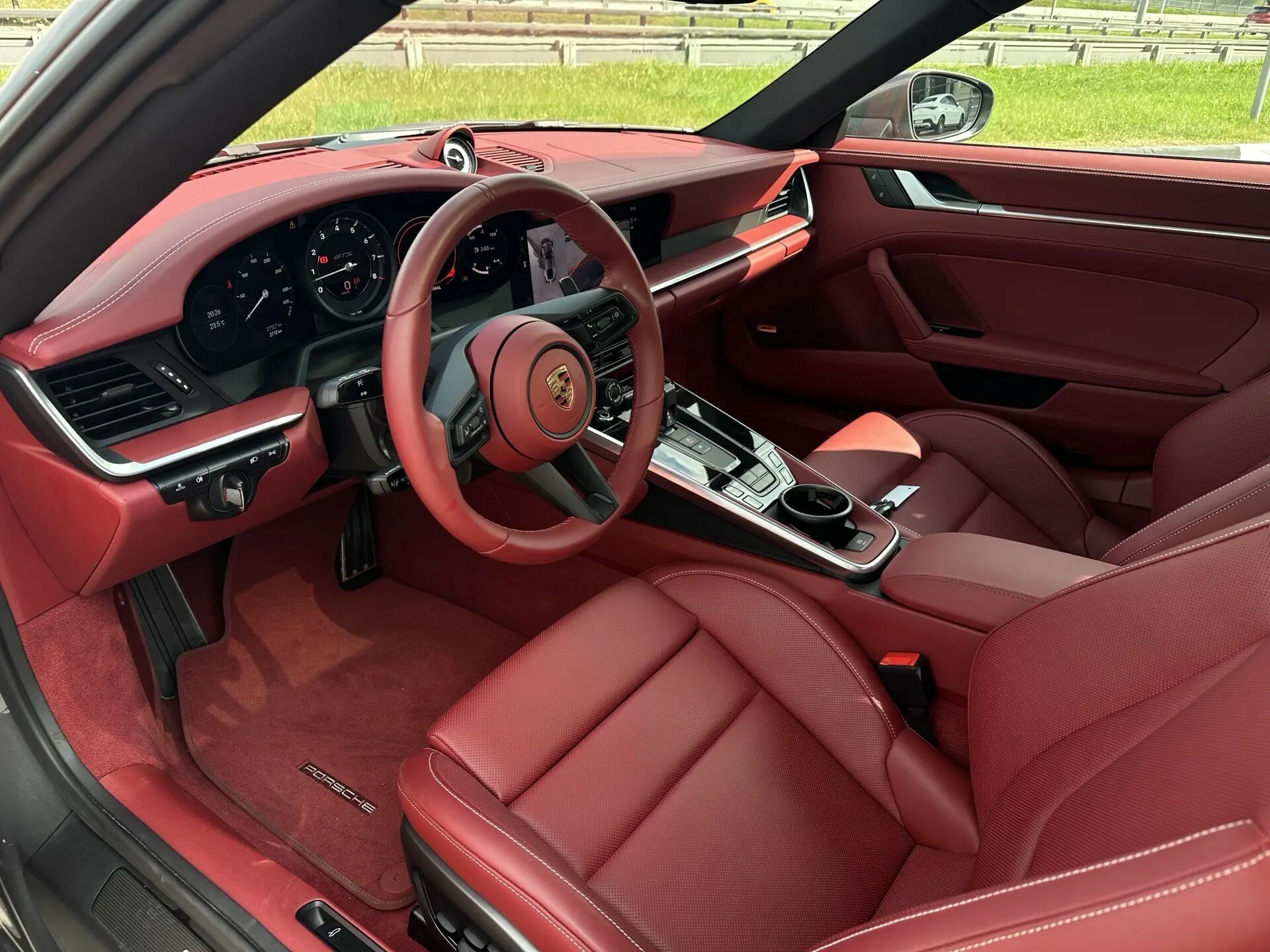 Автомобиль Porsche 911 Carrera 4 GTS 3.0 AMT (480 л.с.) 4WD - 11