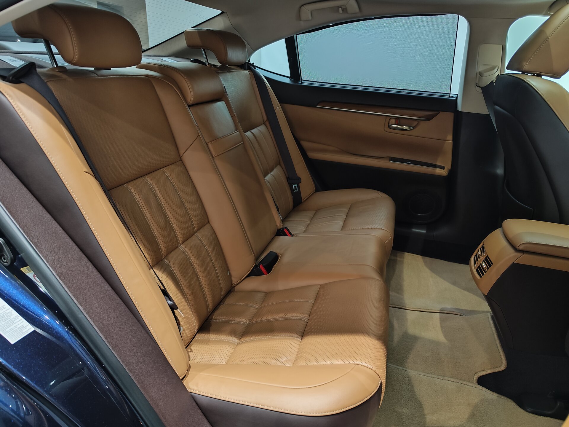 Автомобиль Lexus ES 200 2.0 AT (150 л.с.) - 12