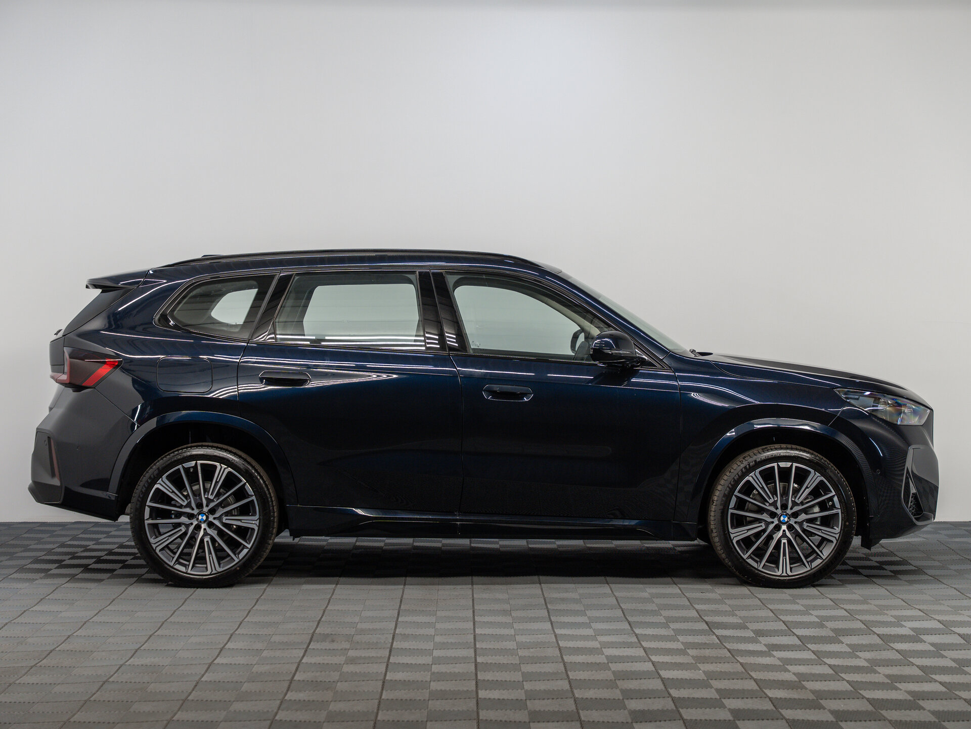 Автомобиль BMW X1 25Li xDrive 2.0 AMT (204 л.с.) 4WD - 8
