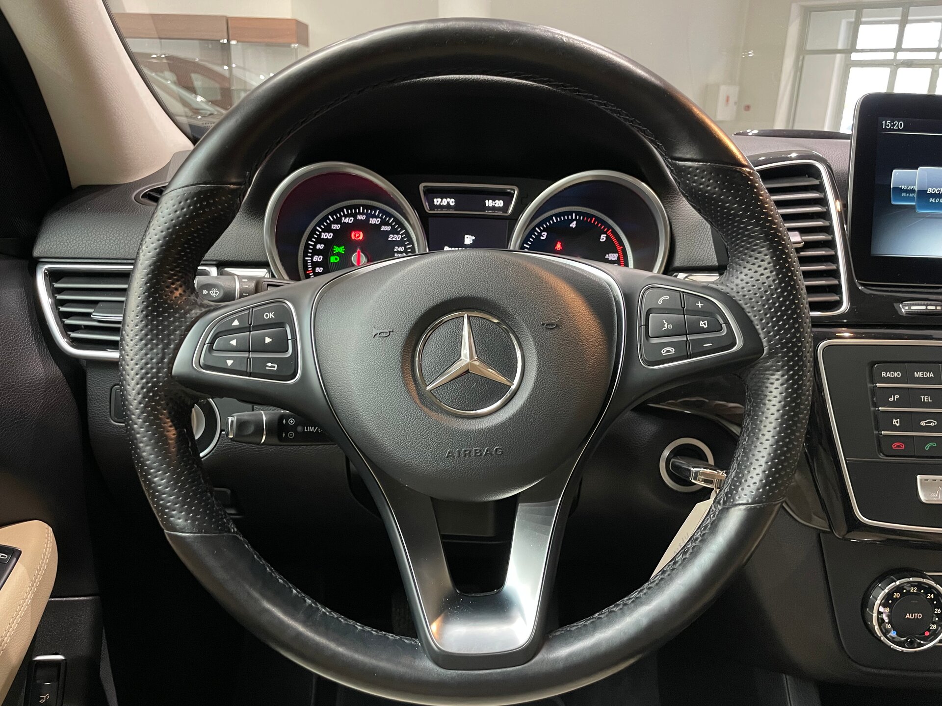Автомобиль Mercedes-Benz GLE 350 d 3.0d AT (249 л.с.) 4WD - 16