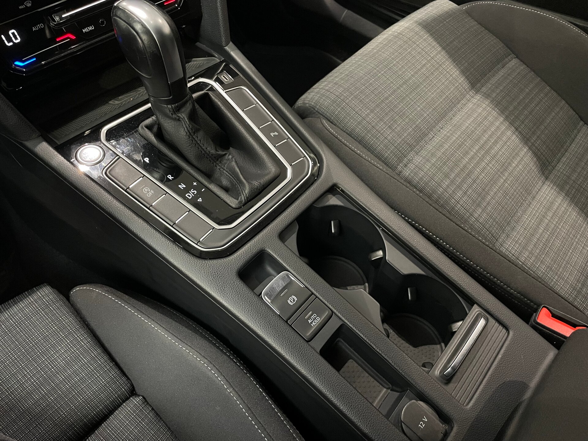 Автомобиль Volkswagen Passat 2.0d AMT (122 л.с.) - 17
