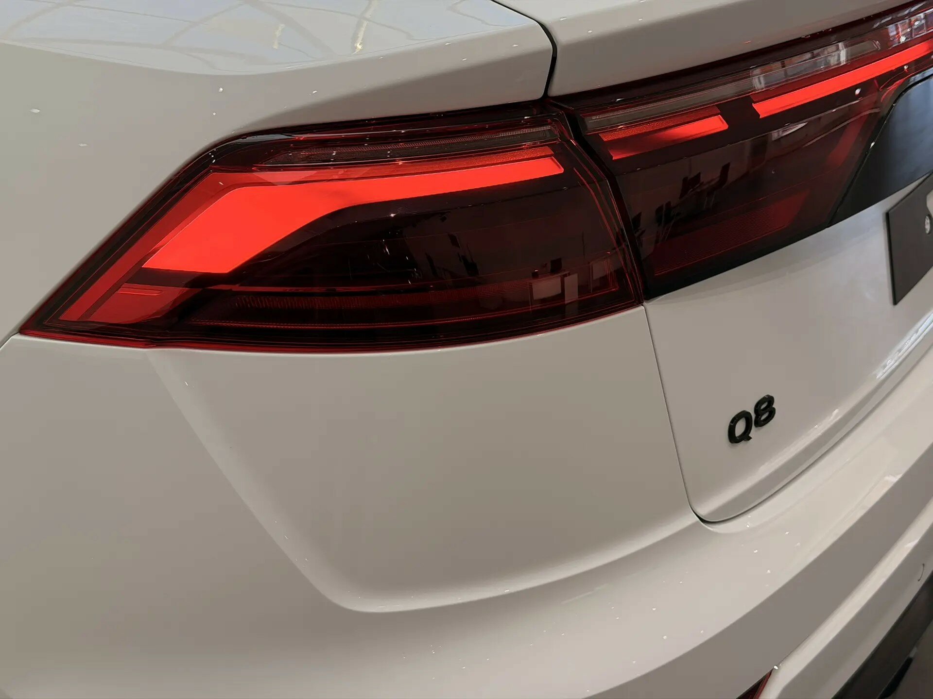 Автомобиль Audi Q8 50 TDI 3.0d AT (286 л.с.) 4WD - 8