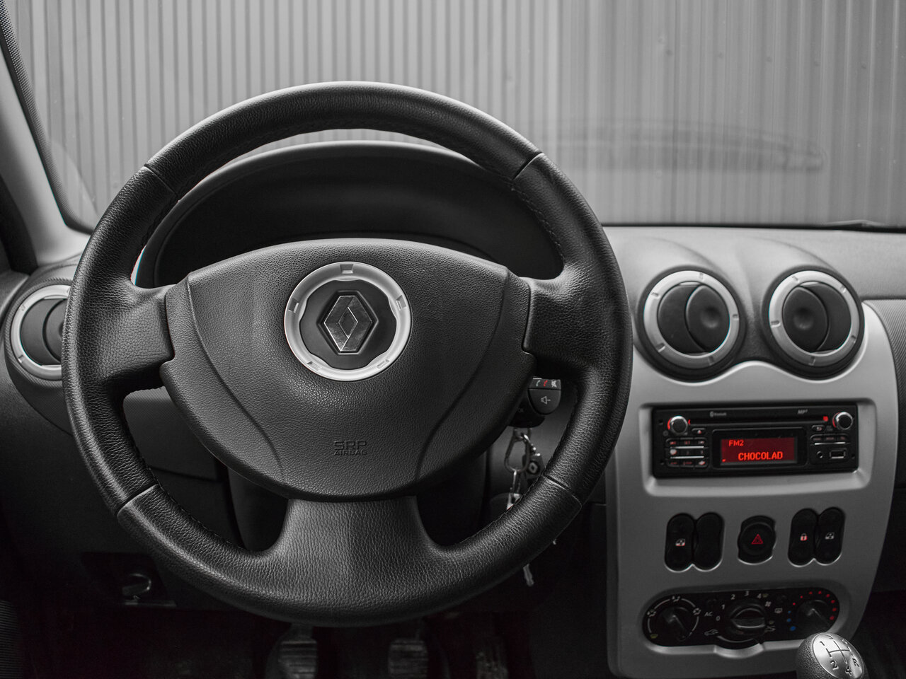 Купить Renault Sandero 1.6 MT (84 л.с.), 2013 в Екатеренбурге