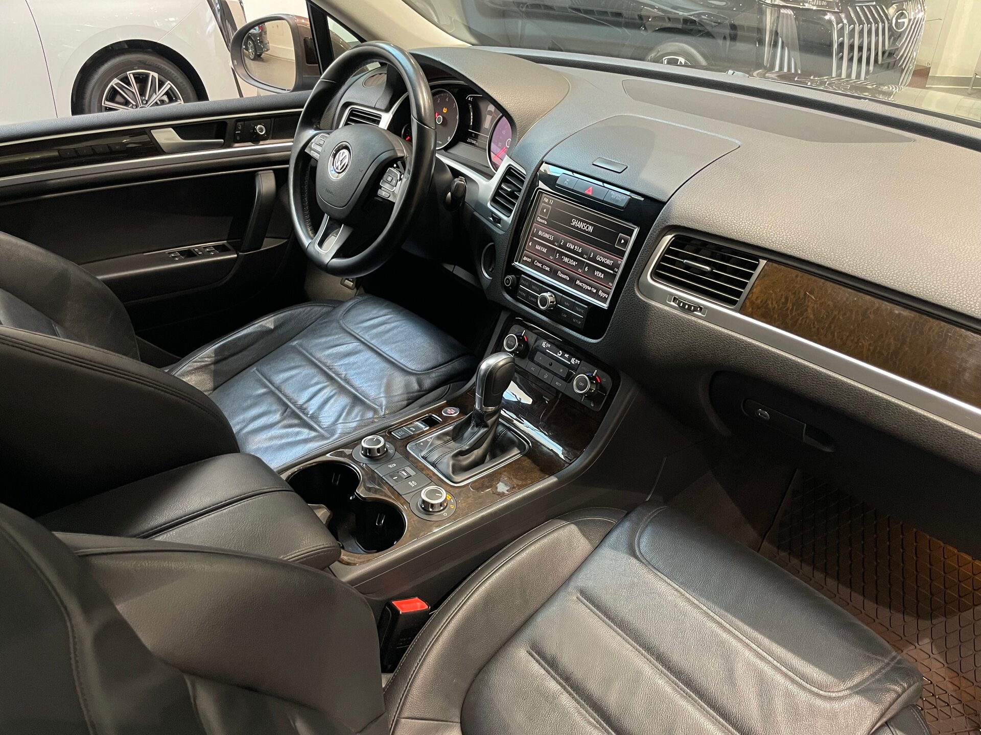 Автомобиль Volkswagen Touareg 3.6 AT (249 л.с.) 4WD - 11