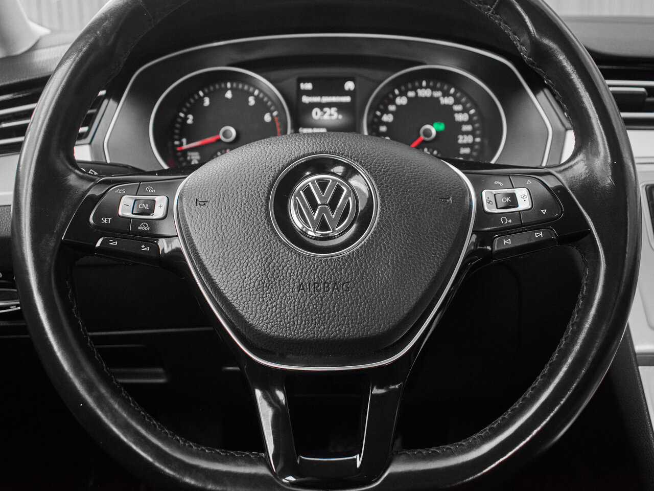 Купить Volkswagen Passat 1.8 AMT (180 л.с.), 2015 в Екатеренбурге