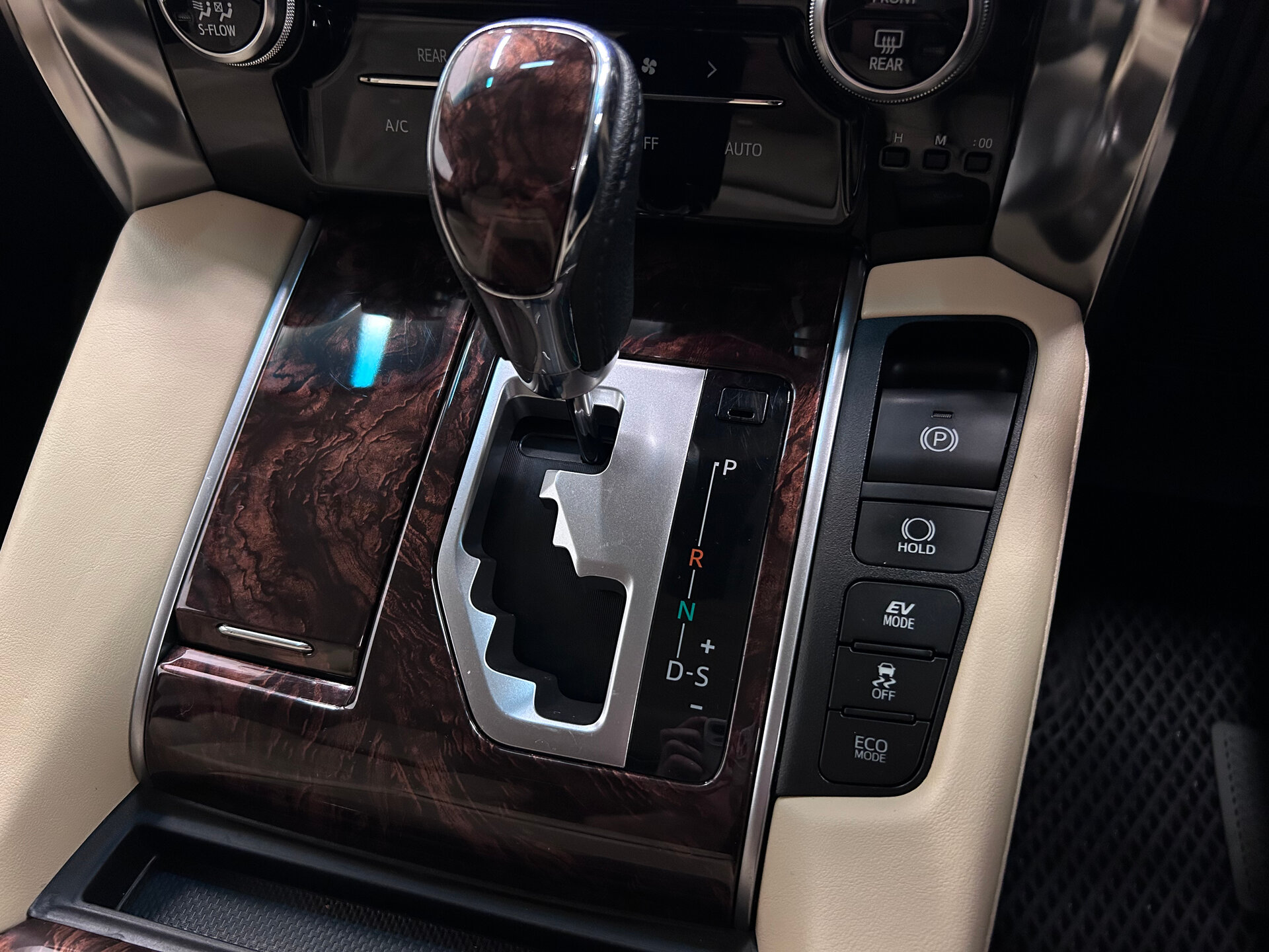 Toyota Alphard 2019 25