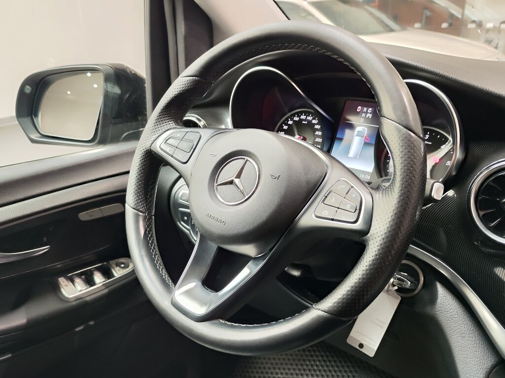 Автомобиль Mercedes-Benz V-Класс 250 d экстра длинный 2.1d AT (190 л.с.) 4WD - 16