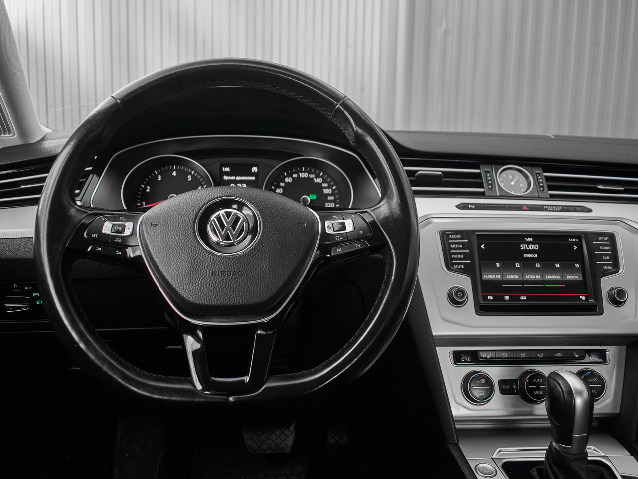 Купить Volkswagen Passat 1.8 AMT (180 л.с.), 2015 в Екатеренбурге