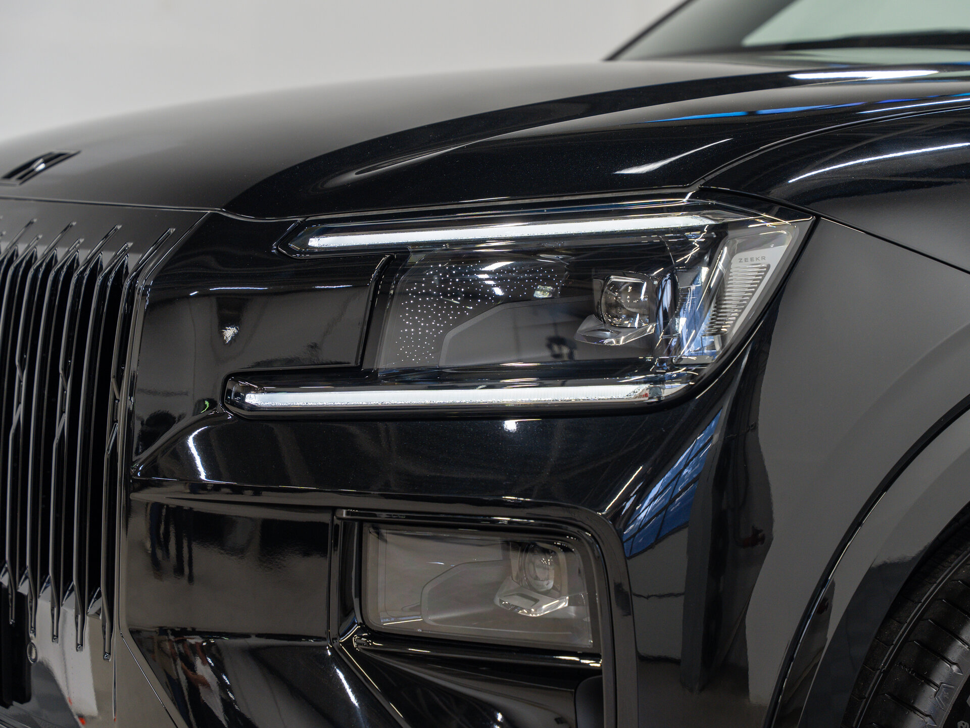 Автомобиль Zeekr 8X 70 kWh 2.0hyb AT (898 л.с.) 4WD - 2
