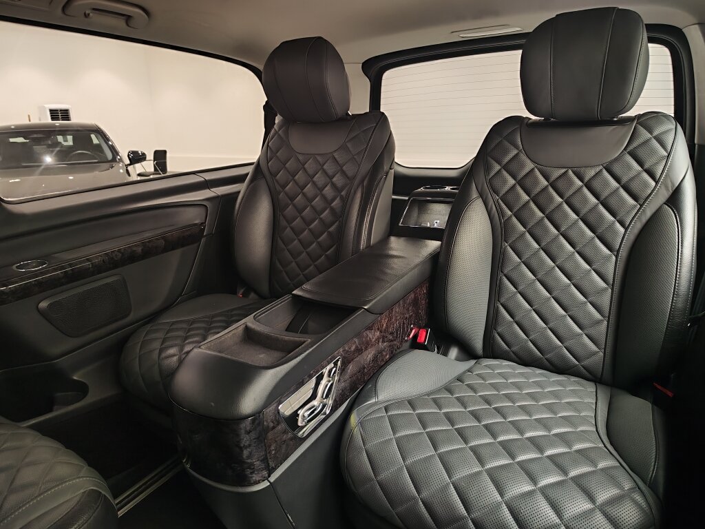 Автомобиль Mercedes-Benz V-Класс 250 d экстра длинный 2.1d AT (190 л.с.) 4WD - 11