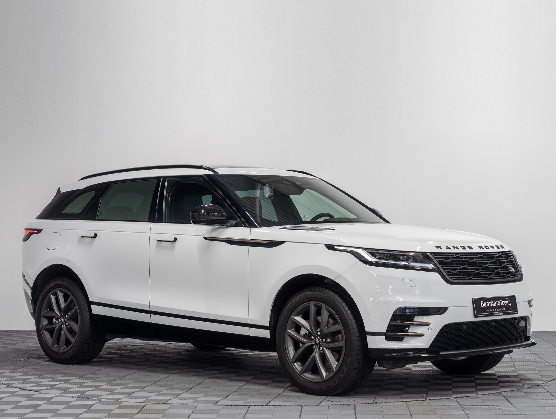 Автомобиль Land Rover Range Rover Velar 2.0 AT (250 л.с.) 4WD - 5