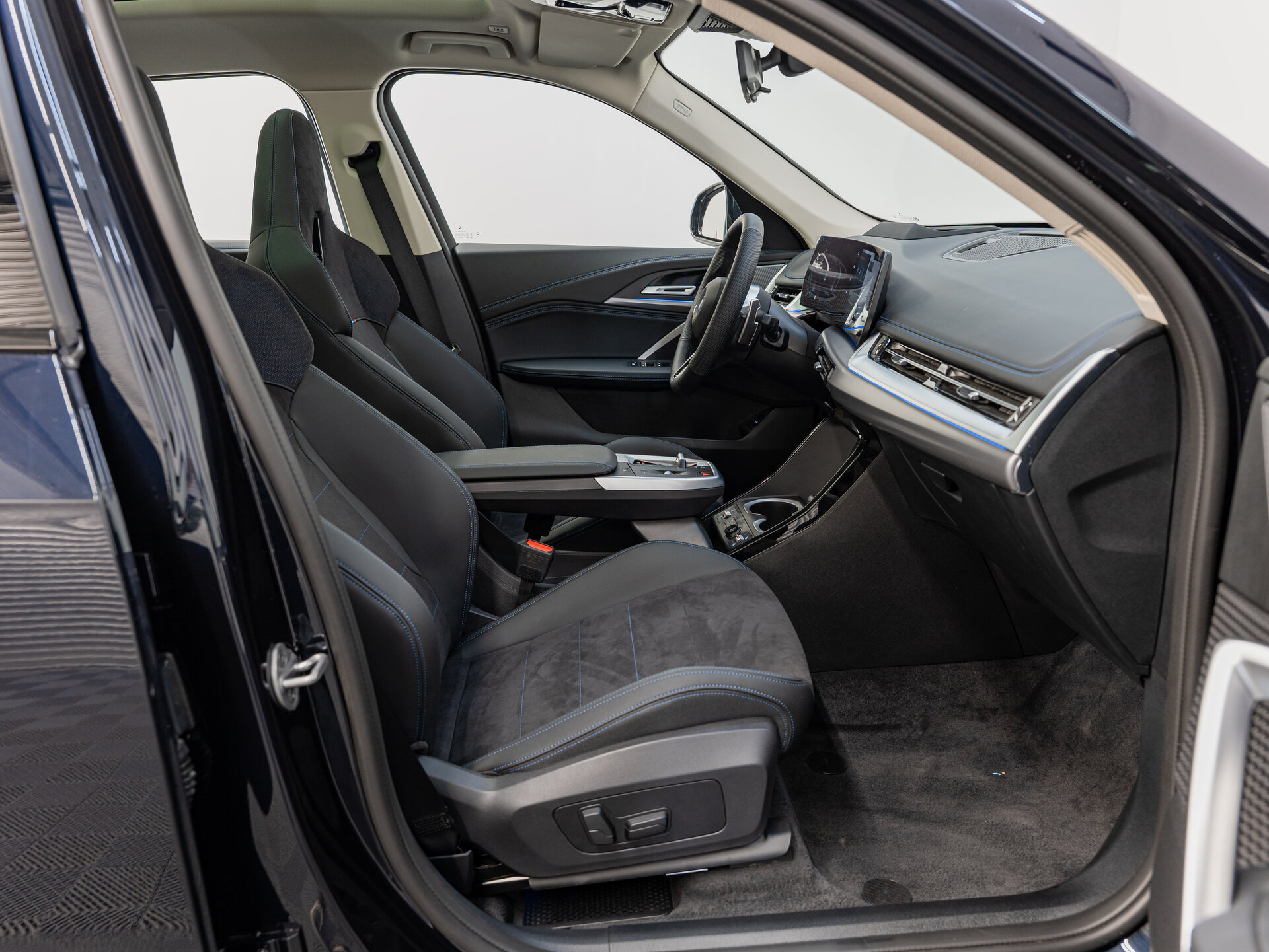 Автомобиль BMW X1 25Li xDrive 2.0 AMT (204 л.с.) 4WD - 15