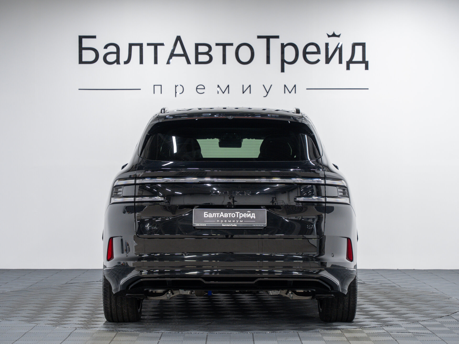 Автомобиль Zeekr 8X 70 kWh 2.0hyb AT (898 л.с.) 4WD - 9