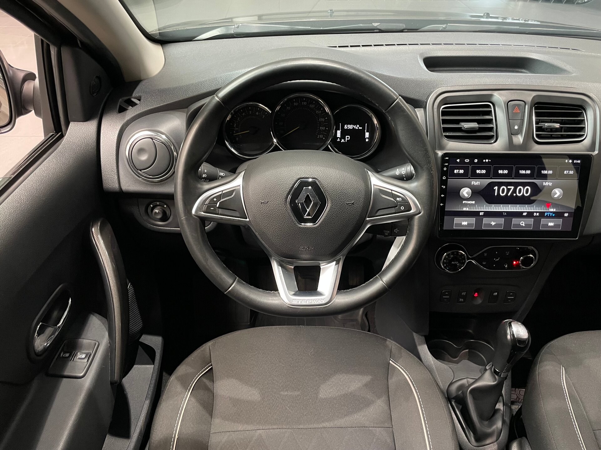 Автомобиль Renault Sandero Stepway 1.6 CVT (113 л.с.) - 14
