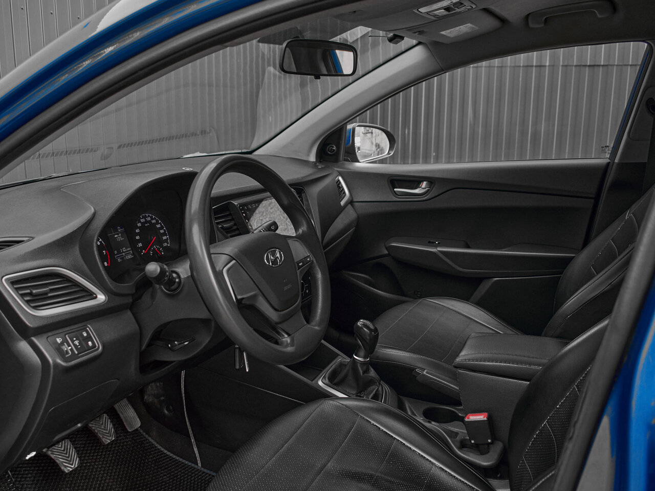Купить Hyundai Solaris 1.4 MT (100 л.с.), 2017 в Екатеренбурге