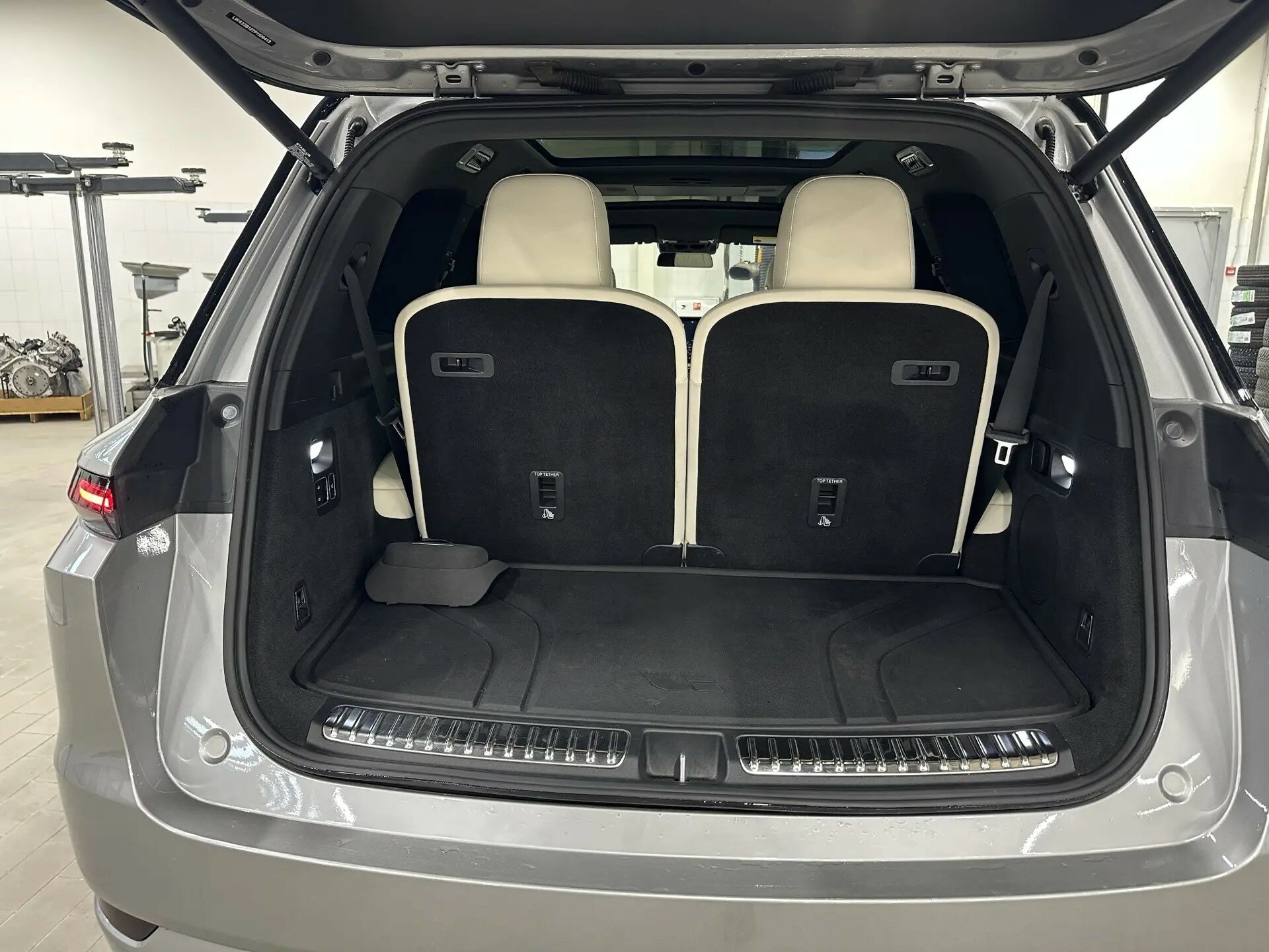 Автомобиль LiXiang L9 44.5 kWh 1.5hyb AT (449 л.с.) 4WD - 14