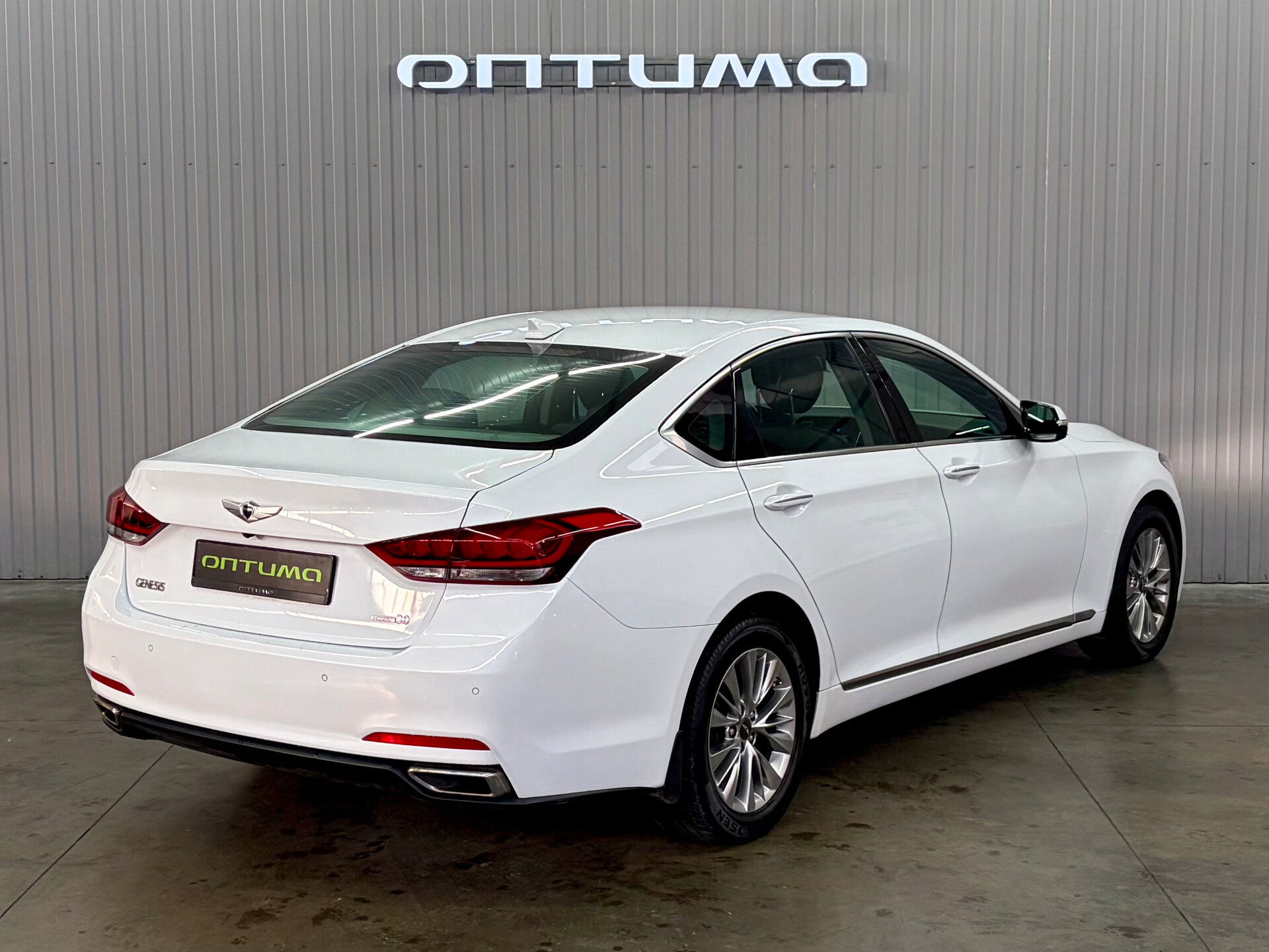 Hyundai Genesis 