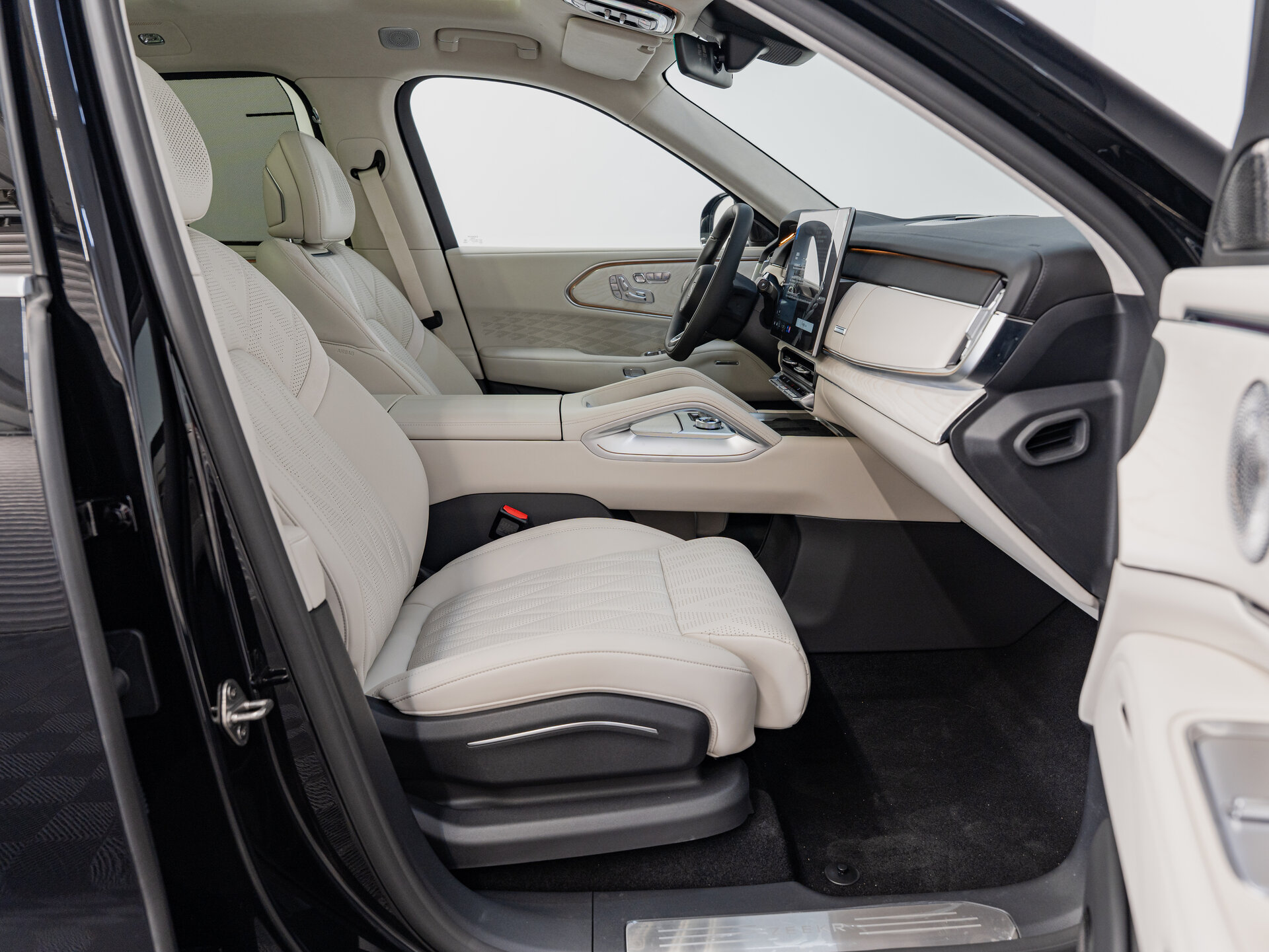 Автомобиль Zeekr 8X 55 kWh 2.0hyb AT (898 л.с.) 4WD - 19
