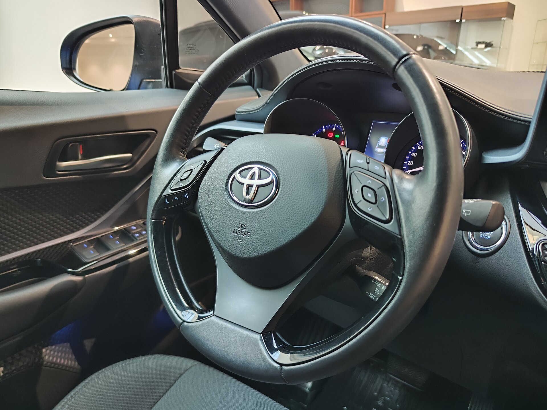 Автомобиль Toyota C-HR 2.0 CVT (148 л.с.) - 13