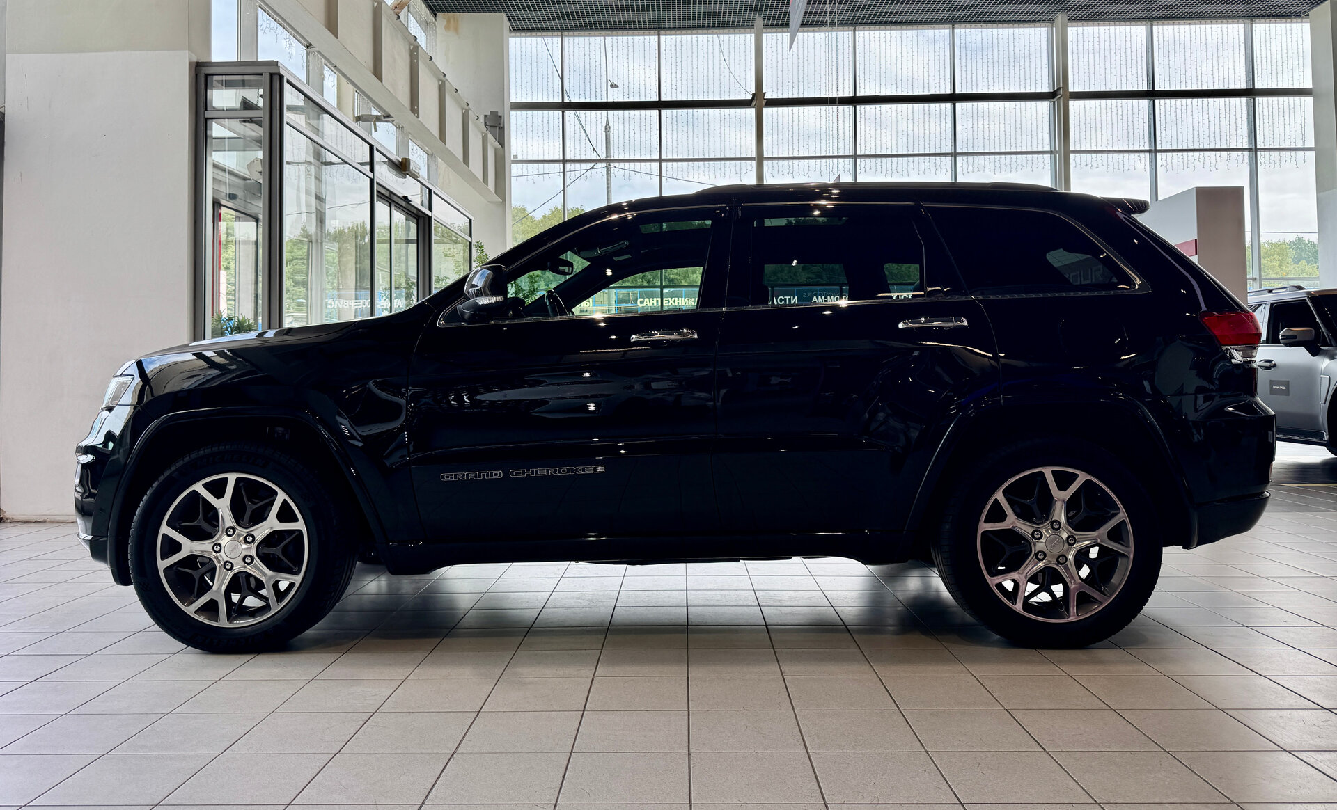 БУ автомобиль Jeep Grand Cherokee 2019  3.0 л ( 250 л. с.) Черный с пробегом 80445 км