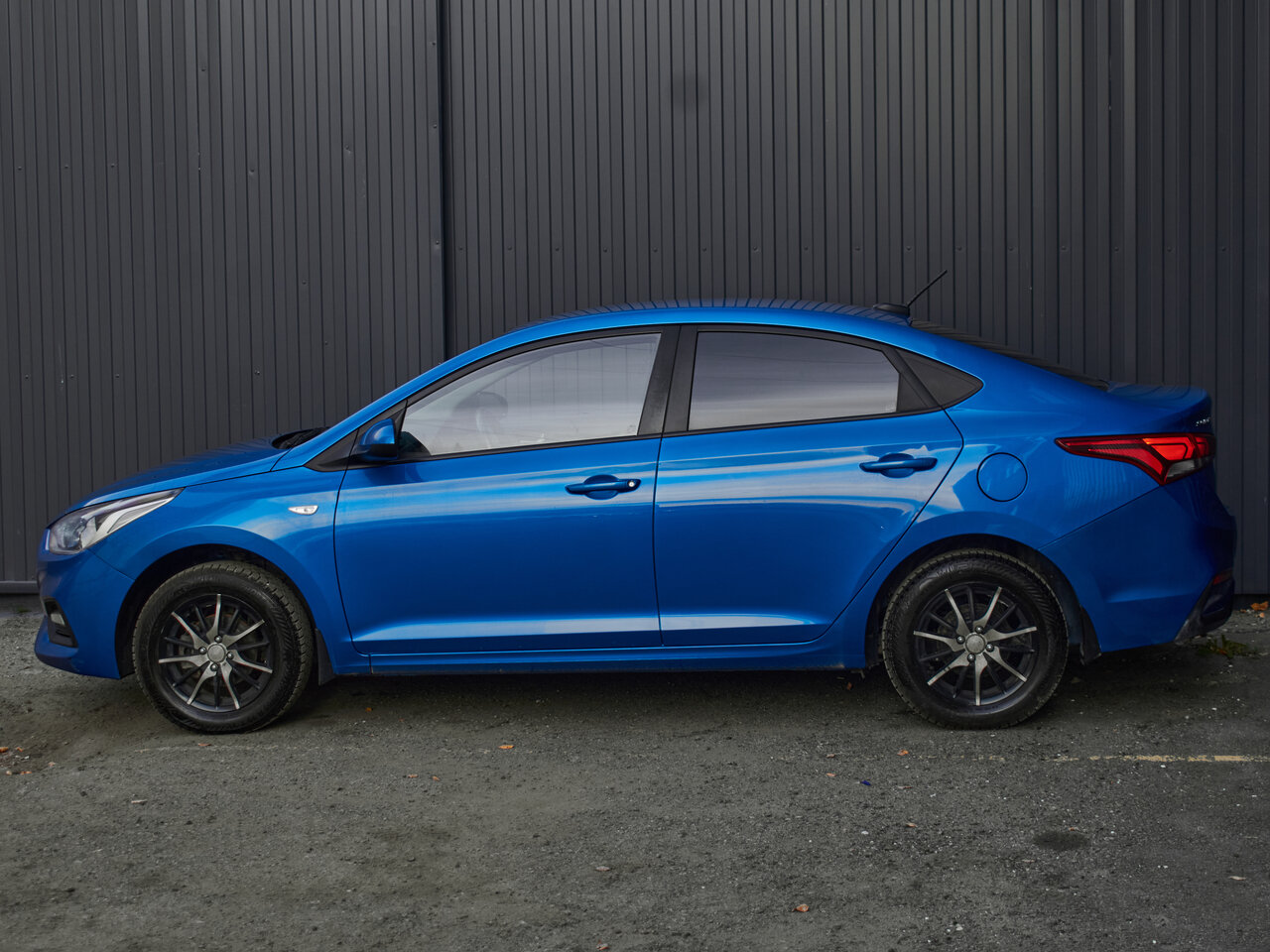 Купить Hyundai Solaris 1.4 MT (100 л.с.), 2017 в Екатеренбурге