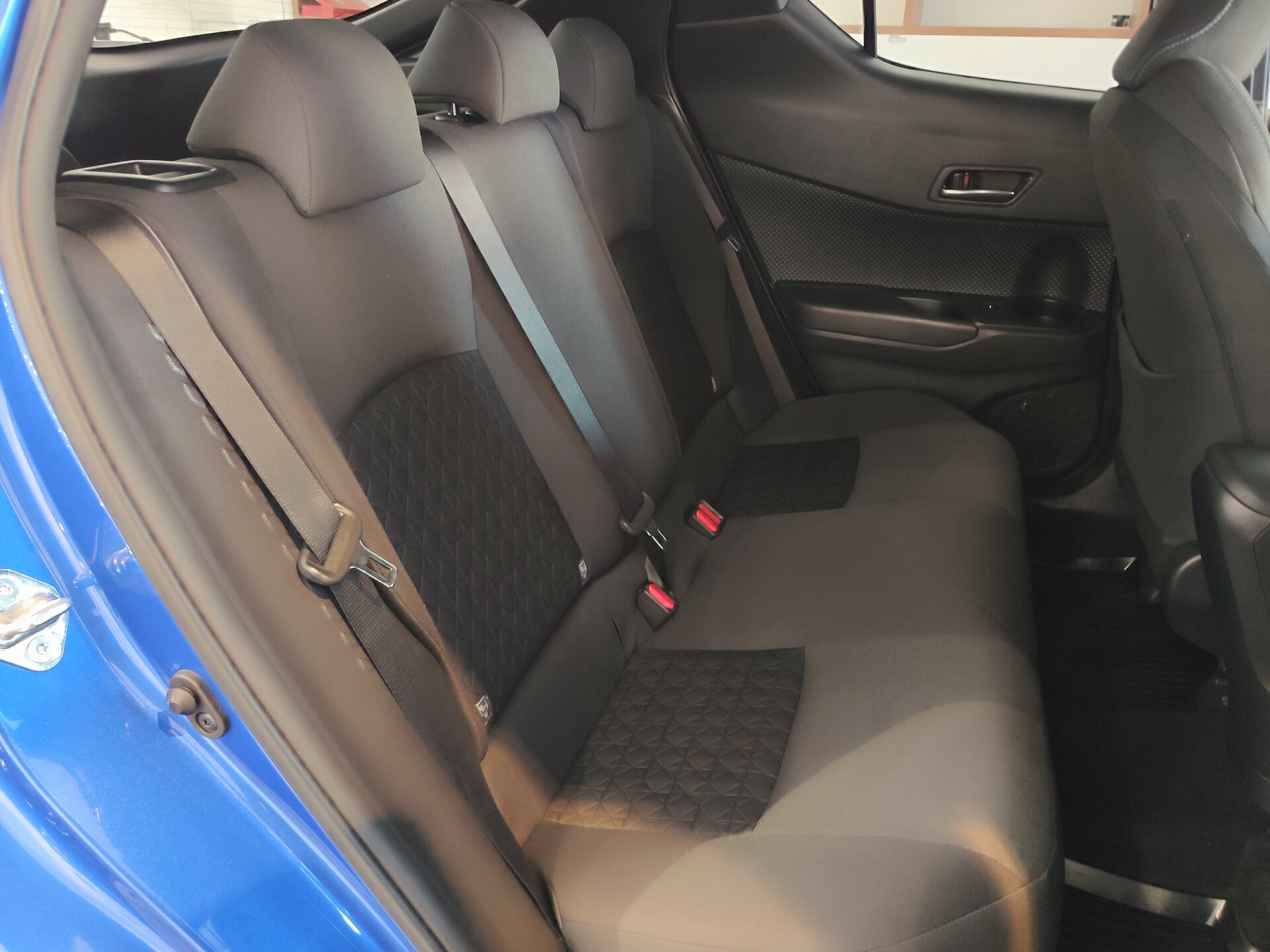 Автомобиль Toyota C-HR 2.0 CVT (148 л.с.) - 10