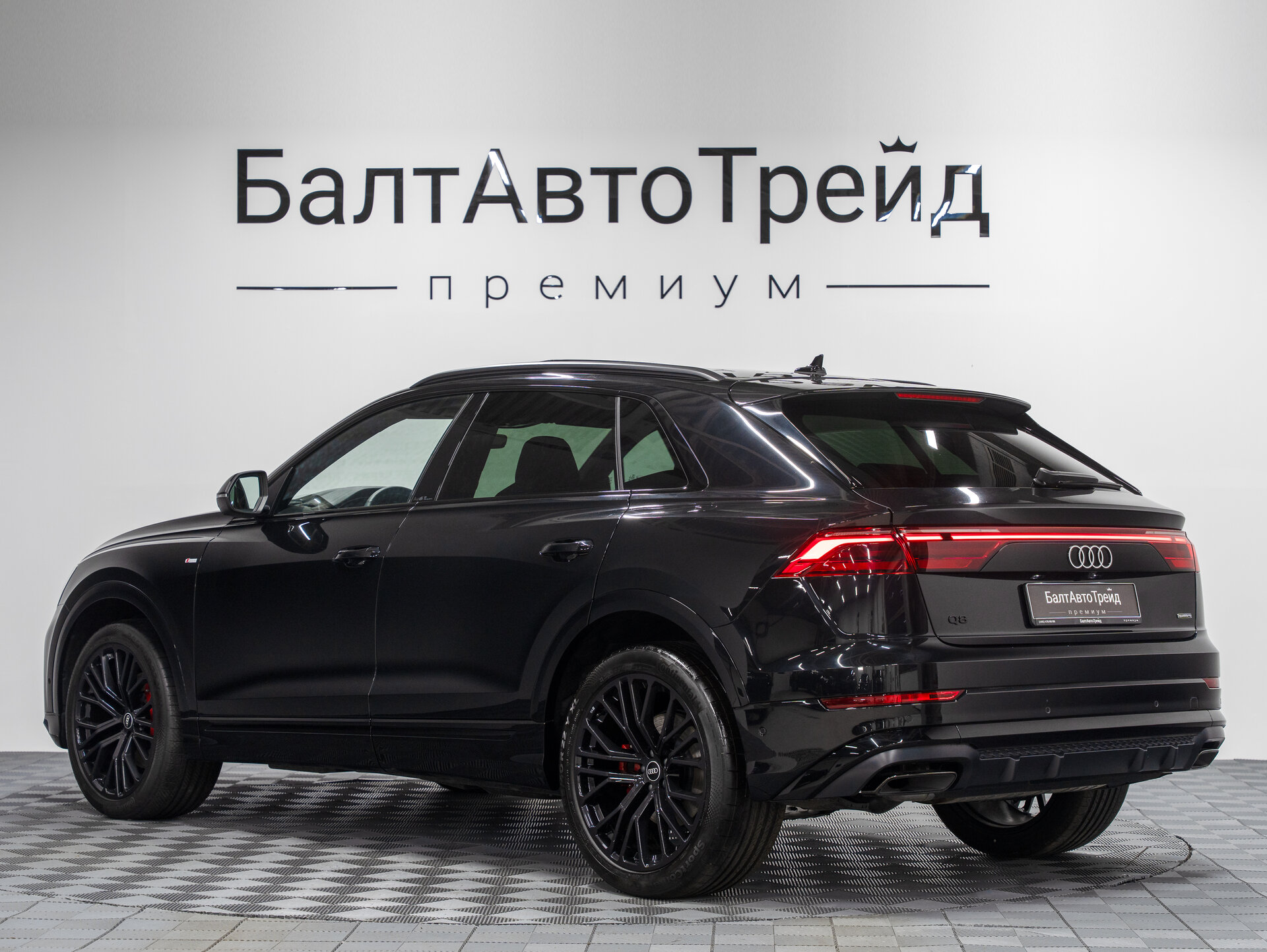 Автомобиль Audi Q8 45 TDI 3.0d AT (231 л.с.) 4WD - 9