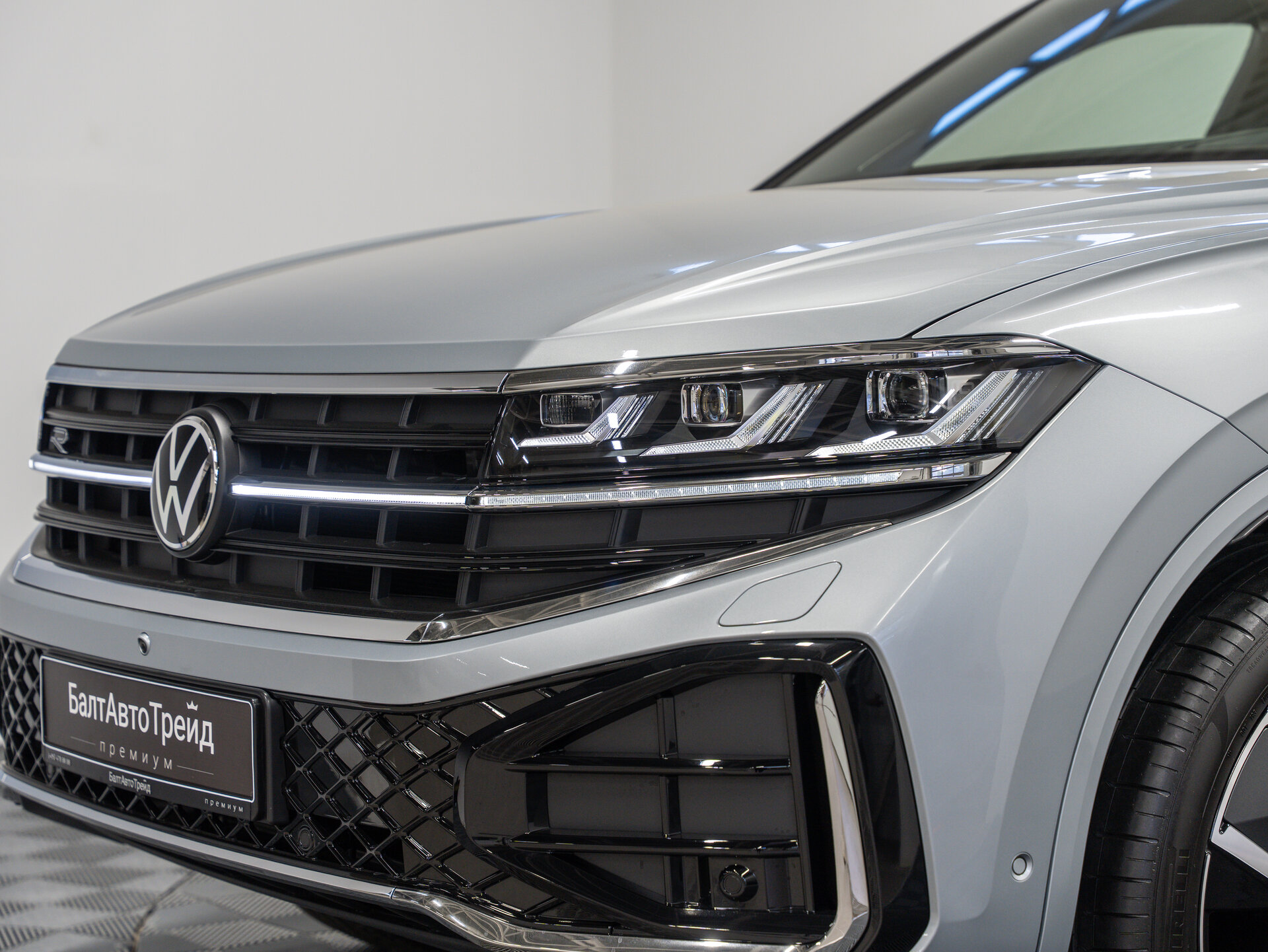 Автомобиль Volkswagen Touareg 3.0d AT (286 л.с.) 4WD - 2