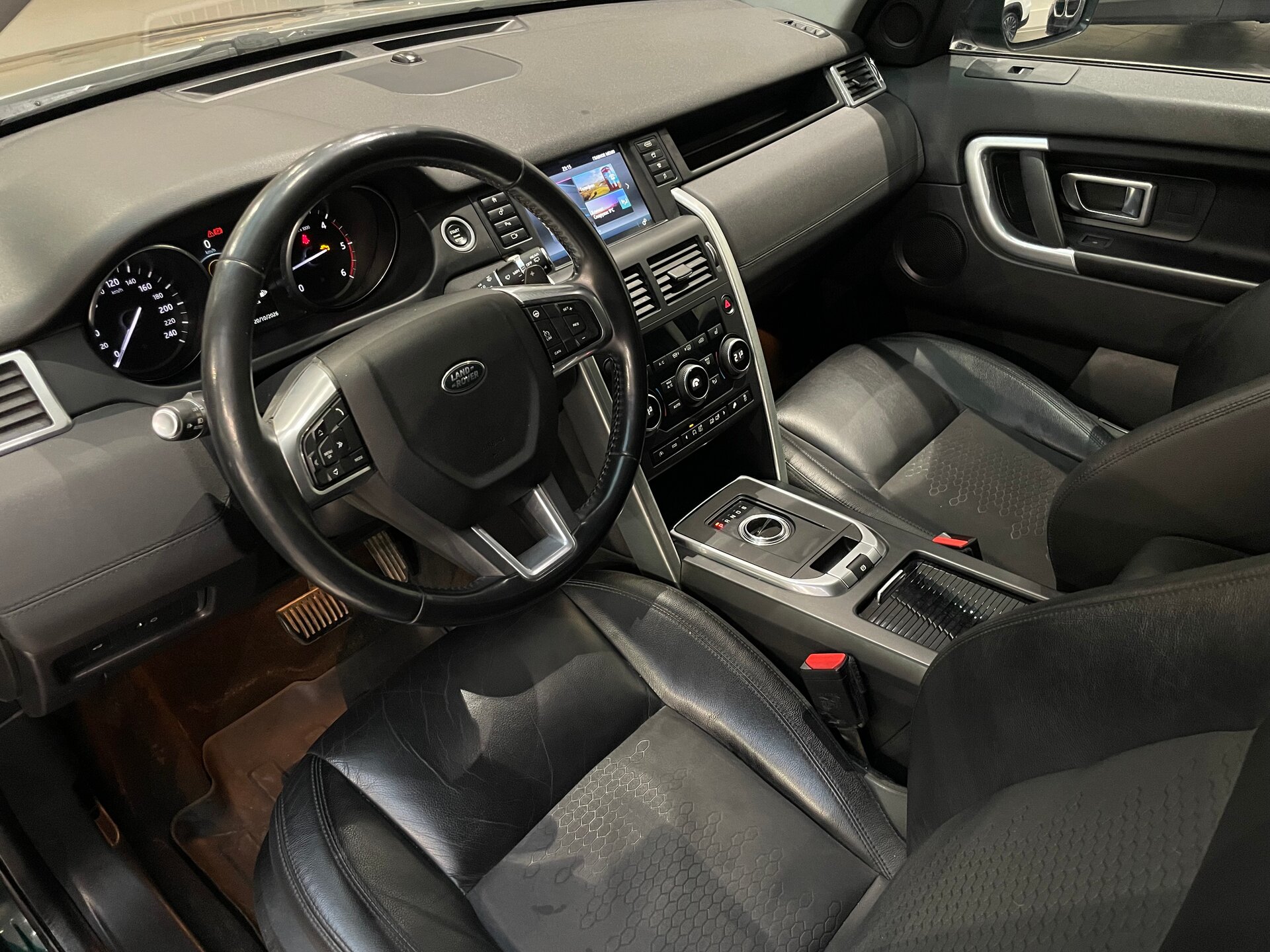 Автомобиль Land Rover Discovery Sport 2.0d AT (150 л.с.) 4WD - 7