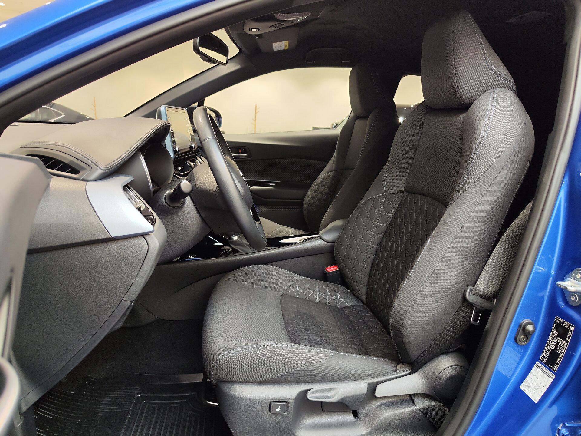 Автомобиль Toyota C-HR 2.0 CVT (148 л.с.) - 8