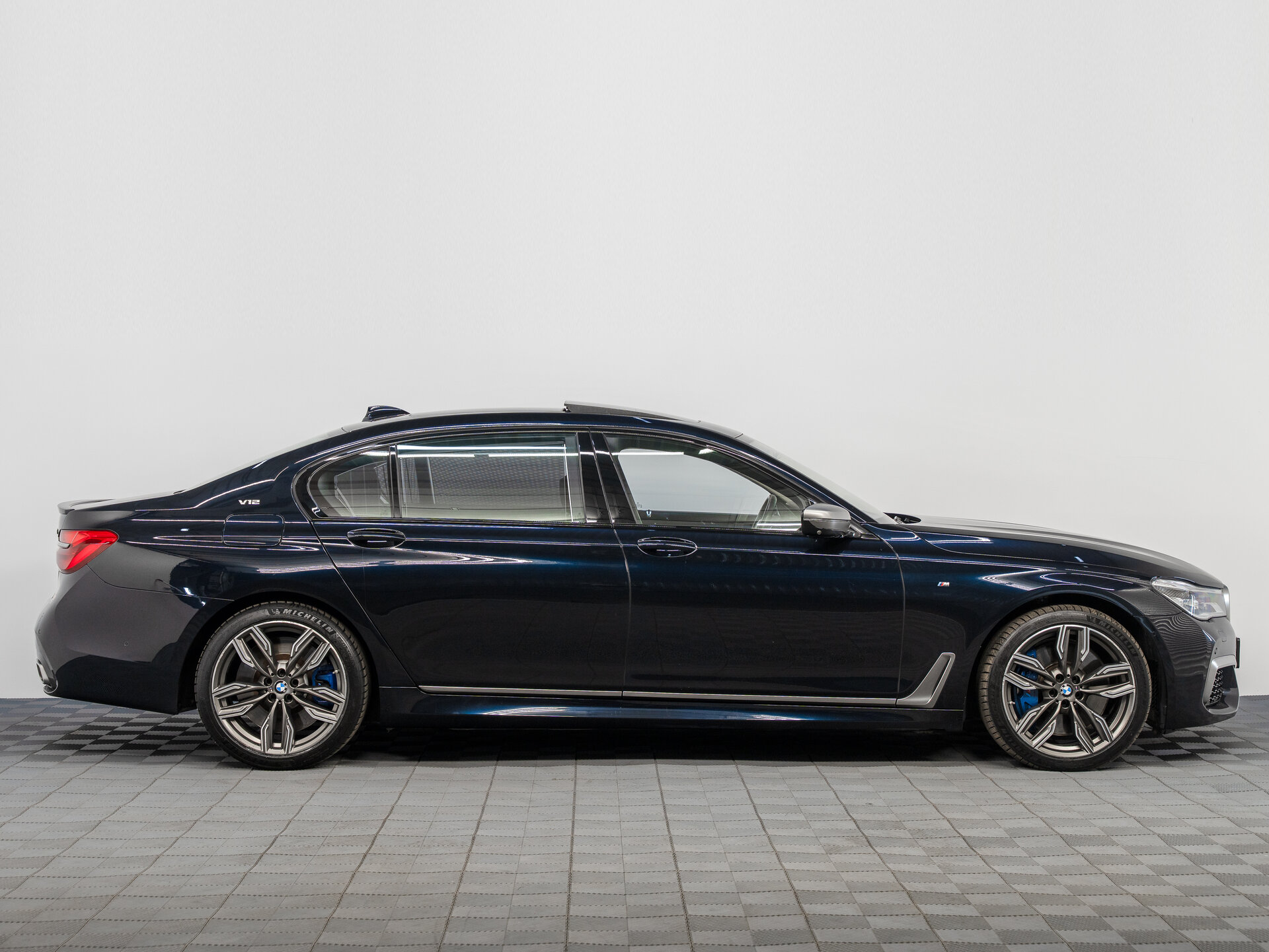 Автомобиль BMW 7 серии M760Li xDrive 6.6 AT (610 л.с.) 4WD - 4