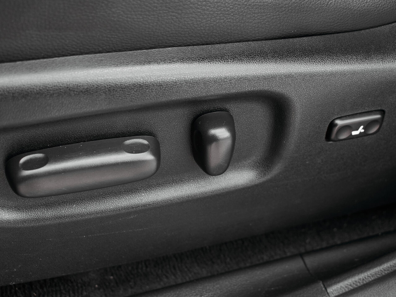 Купить Toyota Highlander 3.5 AT (273 л.с.) 4WD, 2012 в Екатеренбурге