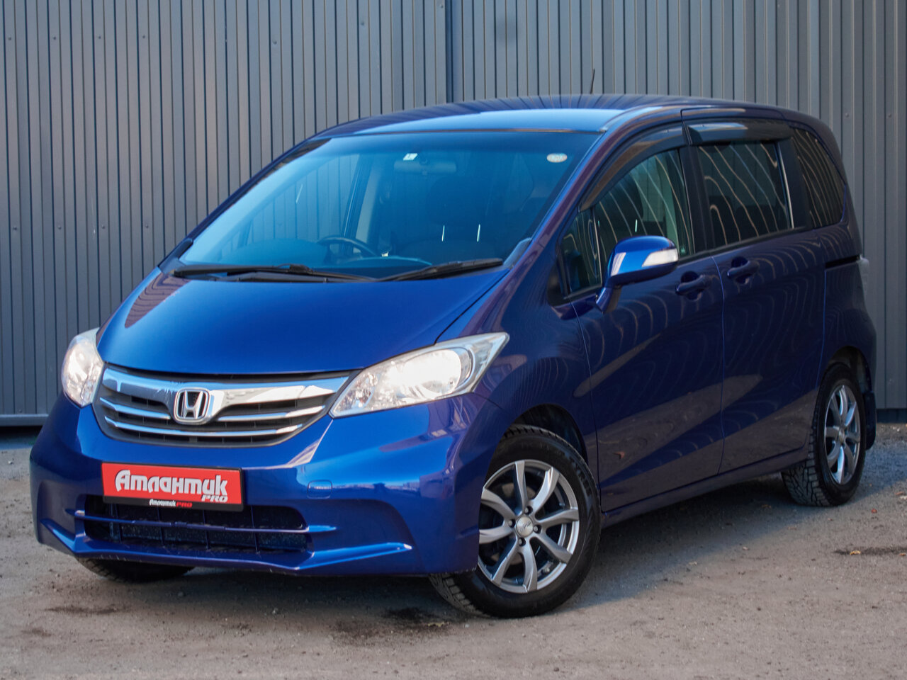 Купить Honda Freed 1.5 CVT (118 л.с.), 2012 в Екатеренбурге