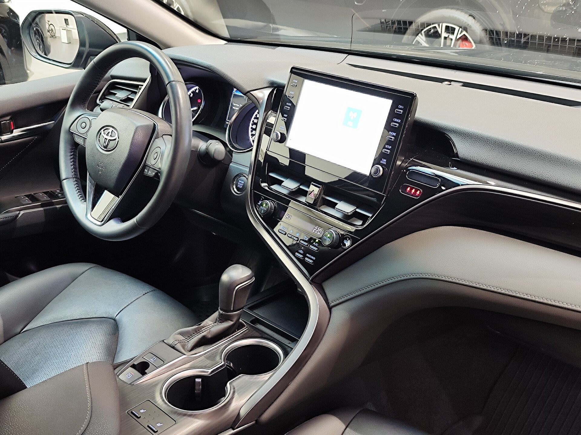 Автомобиль Toyota Camry 2.5 AT (200 л.с.) - 12