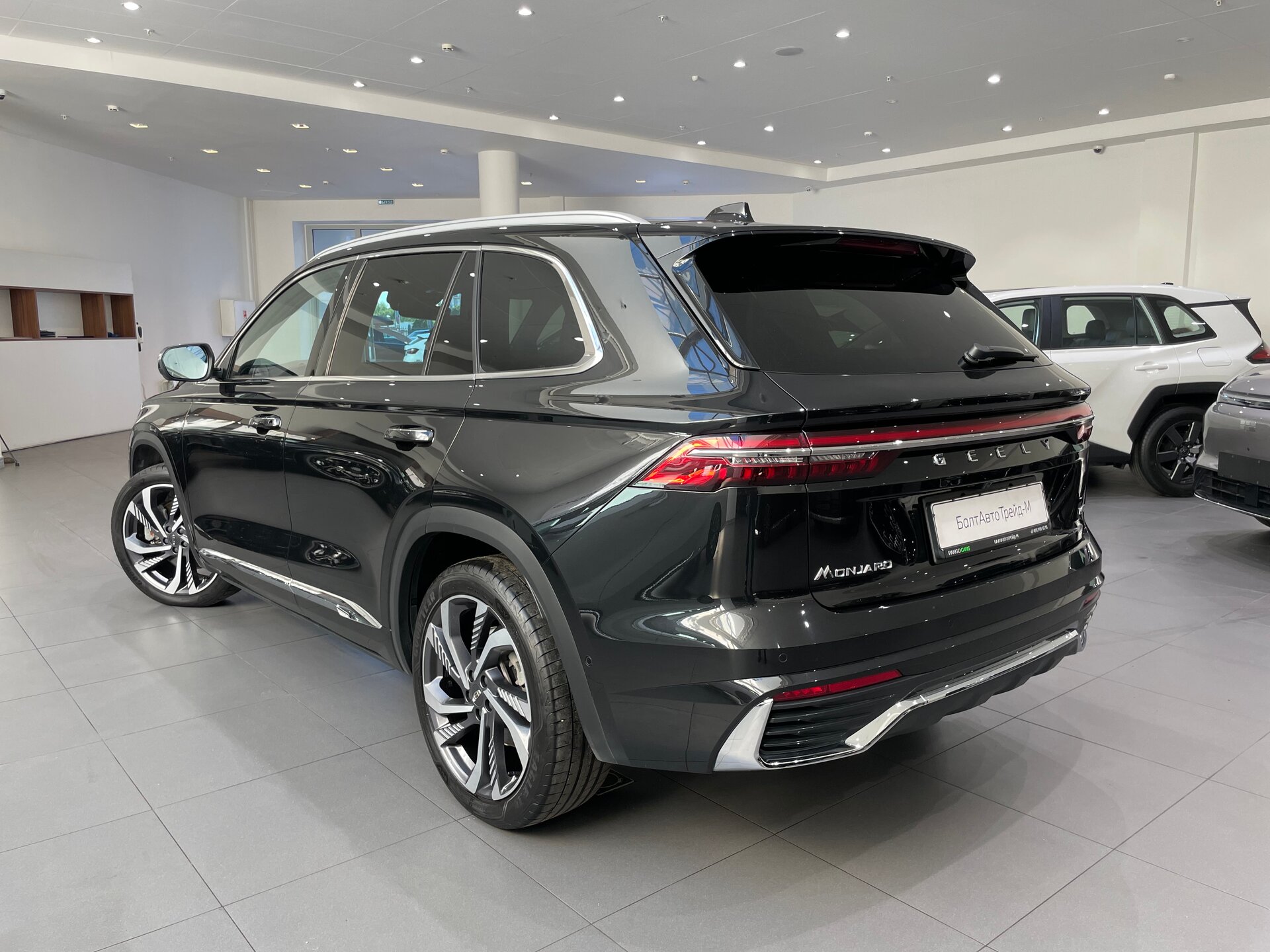 Автомобиль Geely Monjaro 2.0 AT (238 л.с.) 4WD - 4