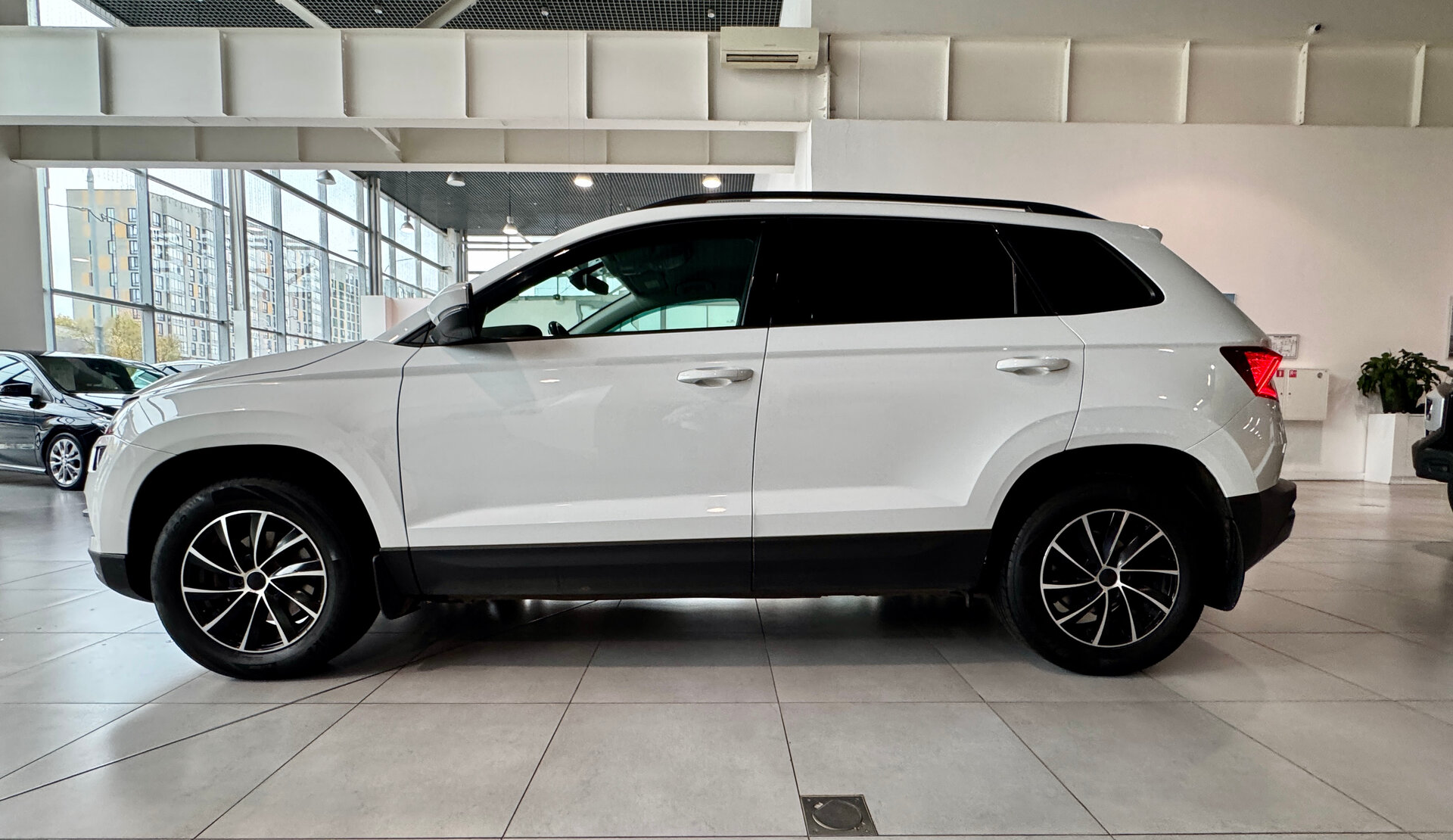 БУ автомобиль Skoda Karoq 2020  1.4 л ( 150 л. с.) Белый с пробегом 177807 км