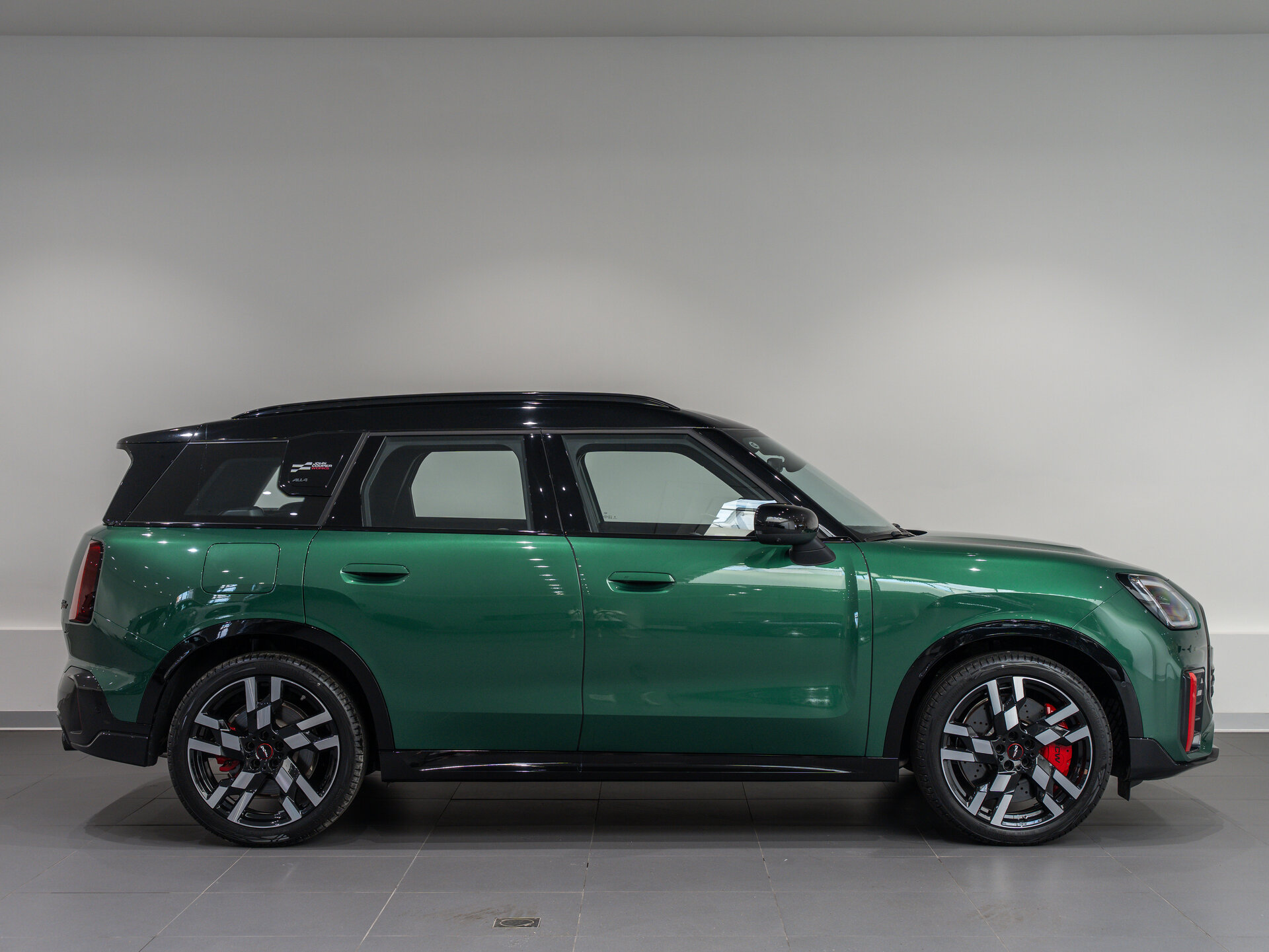 Автомобиль Mini Countryman John Cooper Works 2.0 AMT (300 л.с.) 4WD - 4
