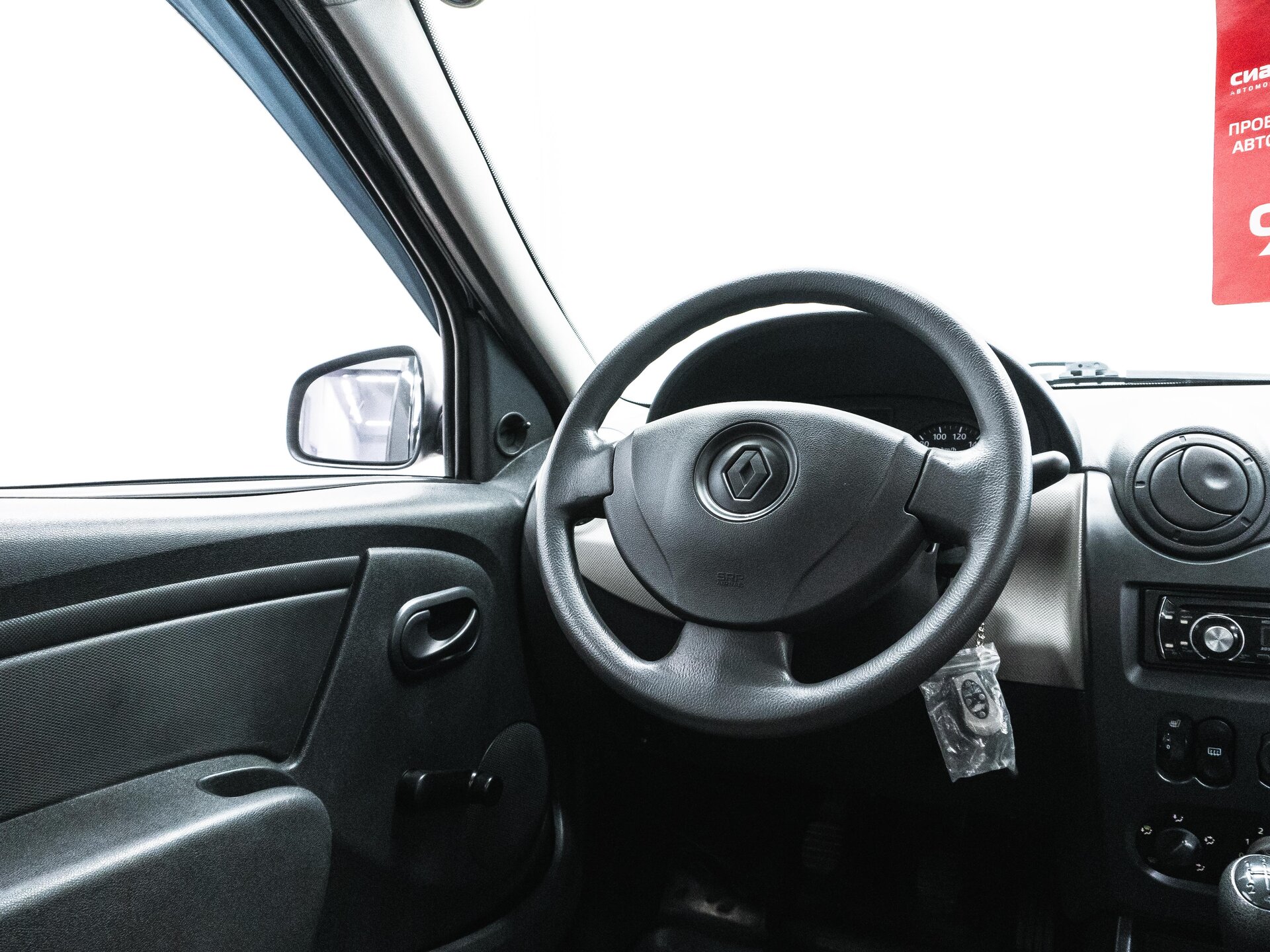 Renault Logan 2010 12