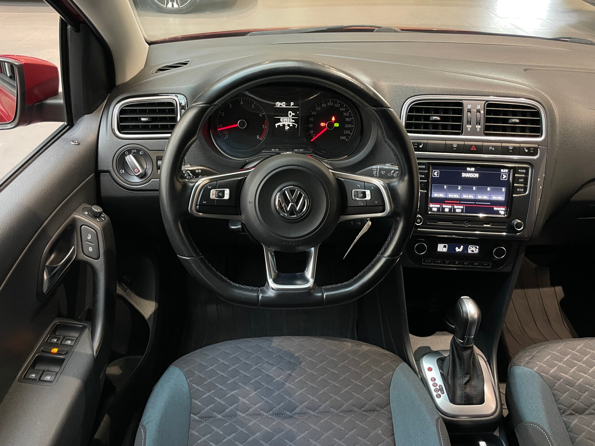 Автомобиль Volkswagen Polo 1.6 AT (110 л.с.) - 14