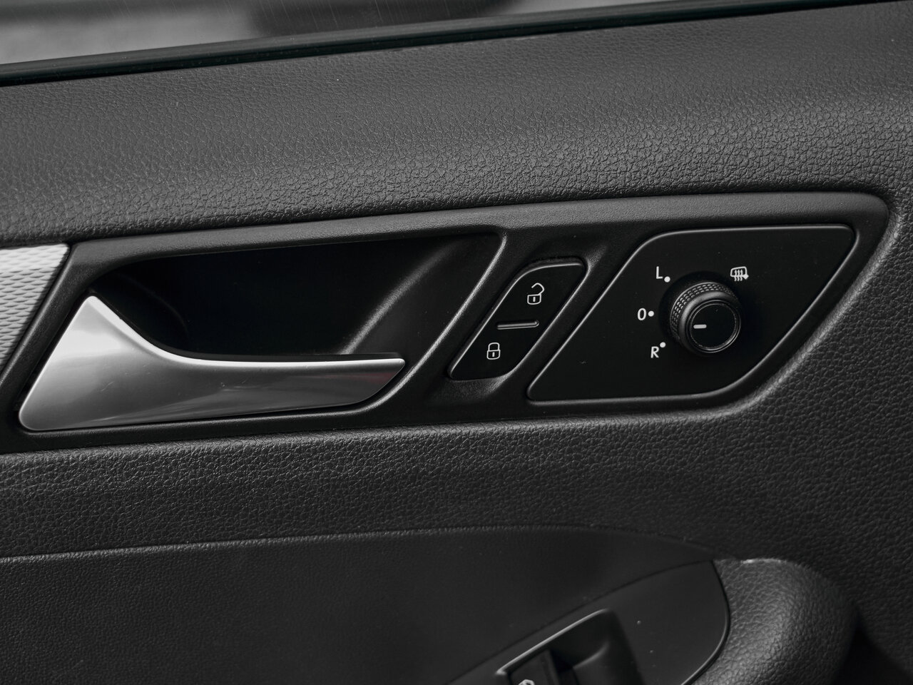 Купить Volkswagen Jetta 1.6 AT (105 л.с.), 2014 в Екатеренбурге