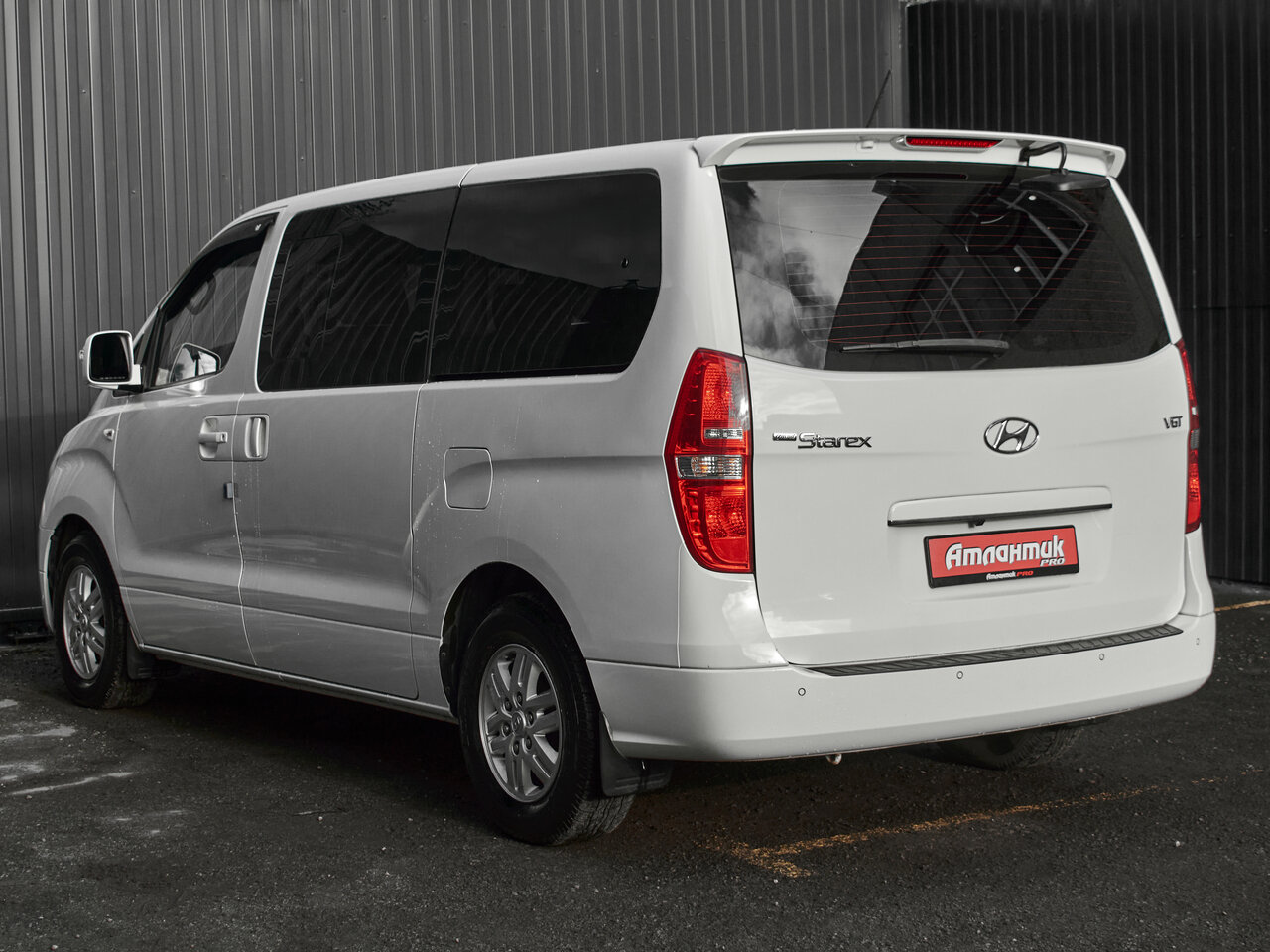 Купить Hyundai Grand Starex 2.5d AT (145 л.с.), 2017 в Екатеренбурге