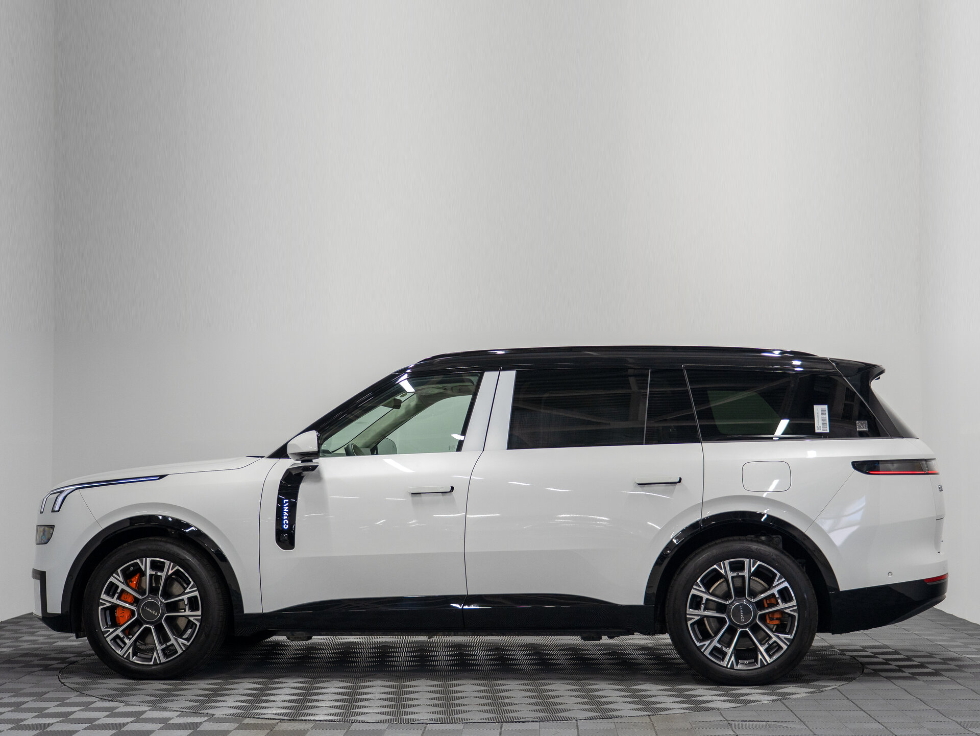 Автомобиль Lynk & Co 900 2.0hyb AT (734 л.с.) 4WD - 11