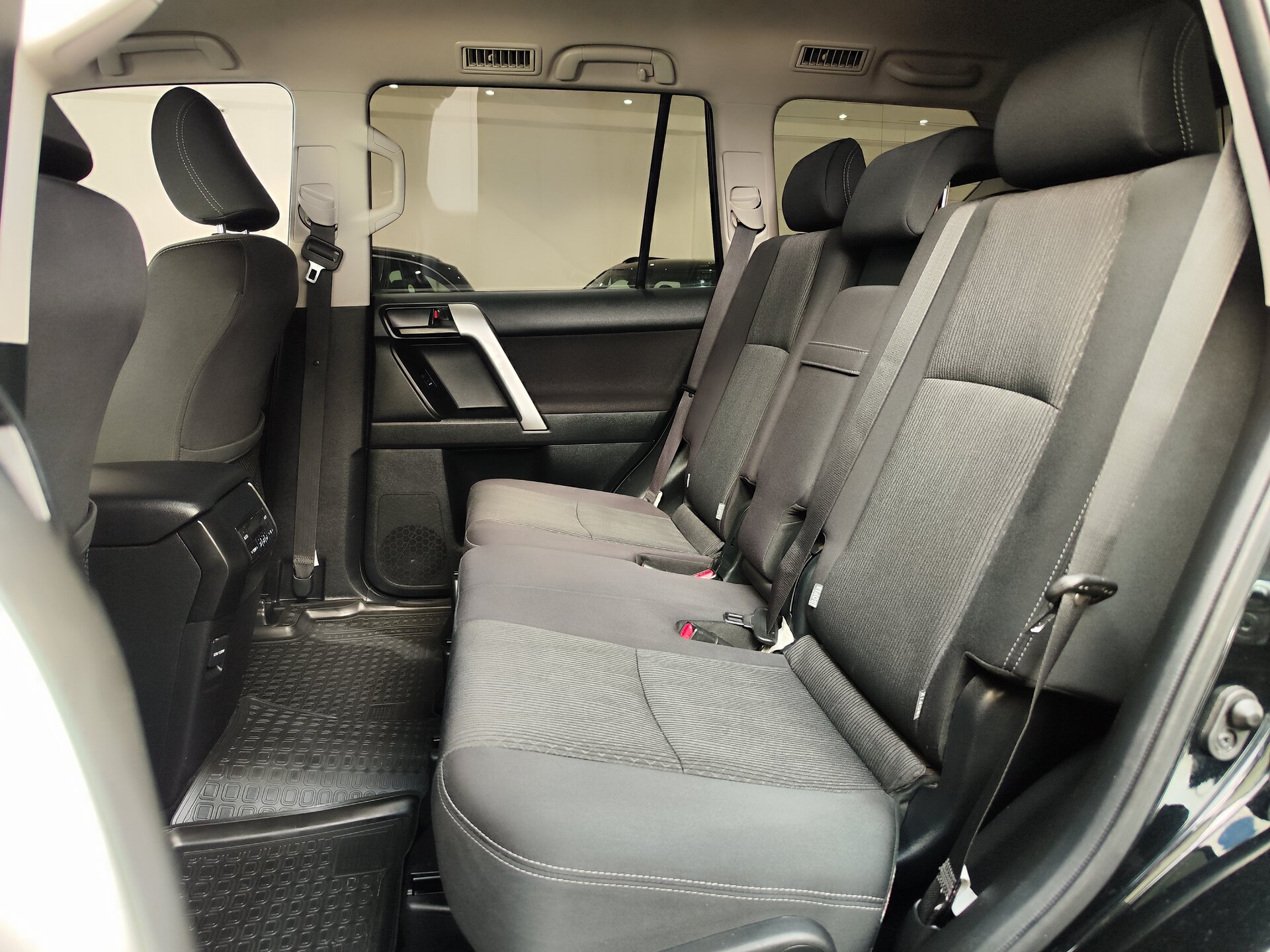 Автомобиль Toyota Land Cruiser Prado 2.8d AT (177 л.с.) 4WD - 9