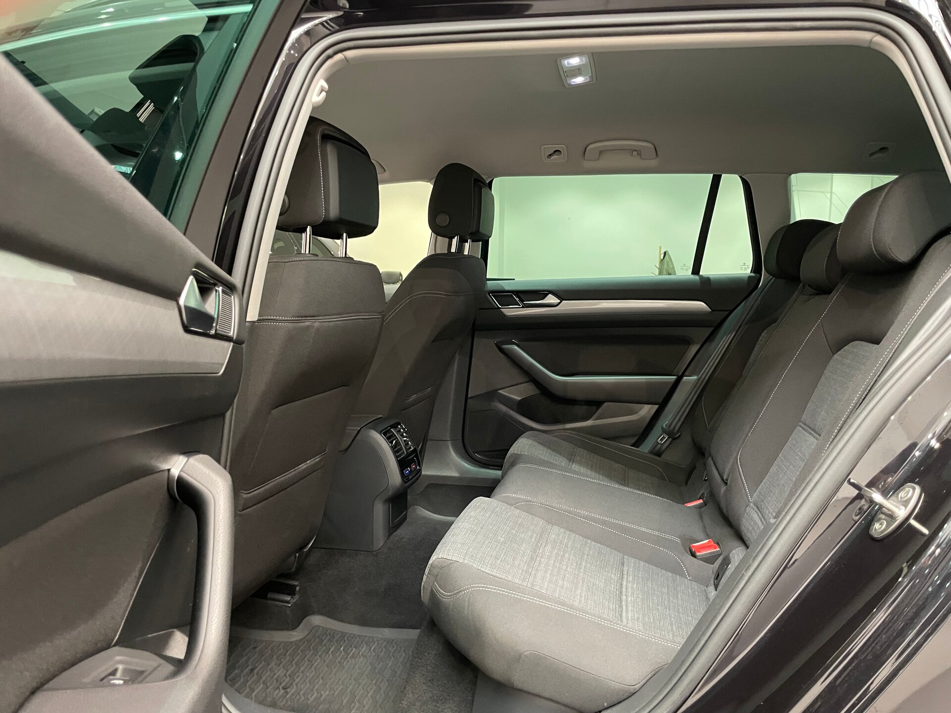 Автомобиль Volkswagen Passat 2.0d AMT (122 л.с.) - 9