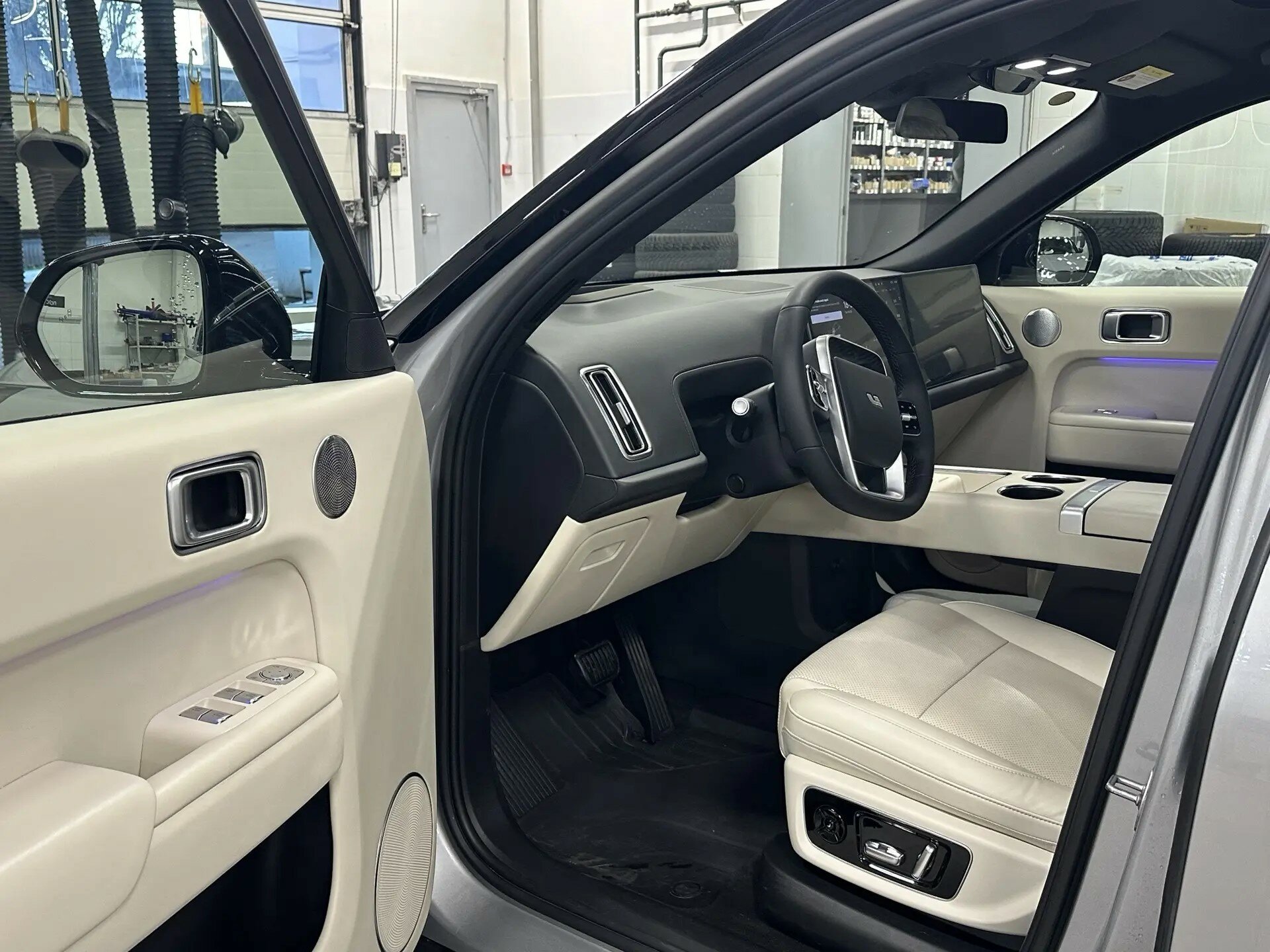Автомобиль LiXiang L9 44.5 kWh 1.5hyb AT (449 л.с.) 4WD - 6