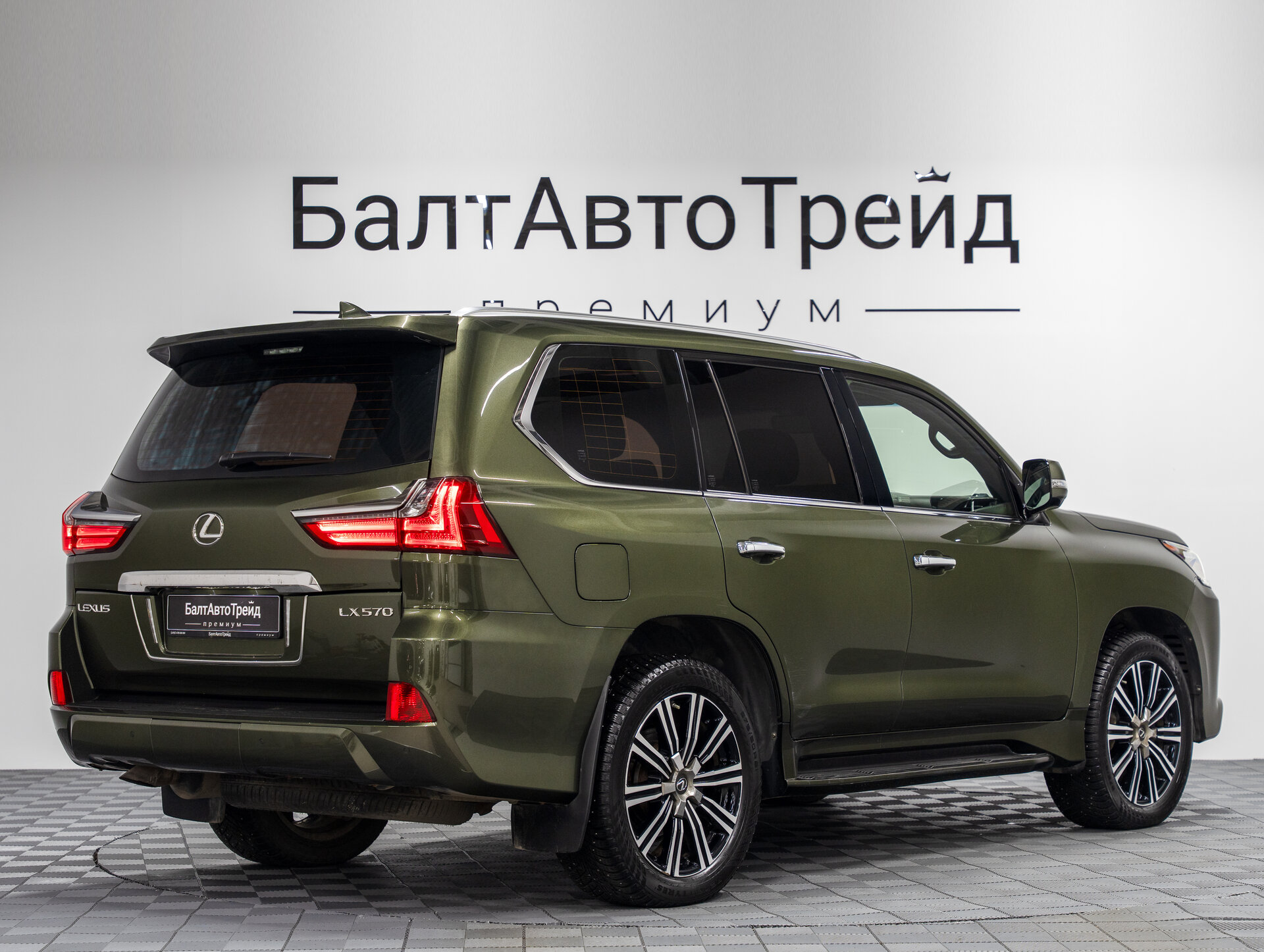 Автомобиль Lexus LX 570 5.7 AT (367 л.с.) 4WD - 5