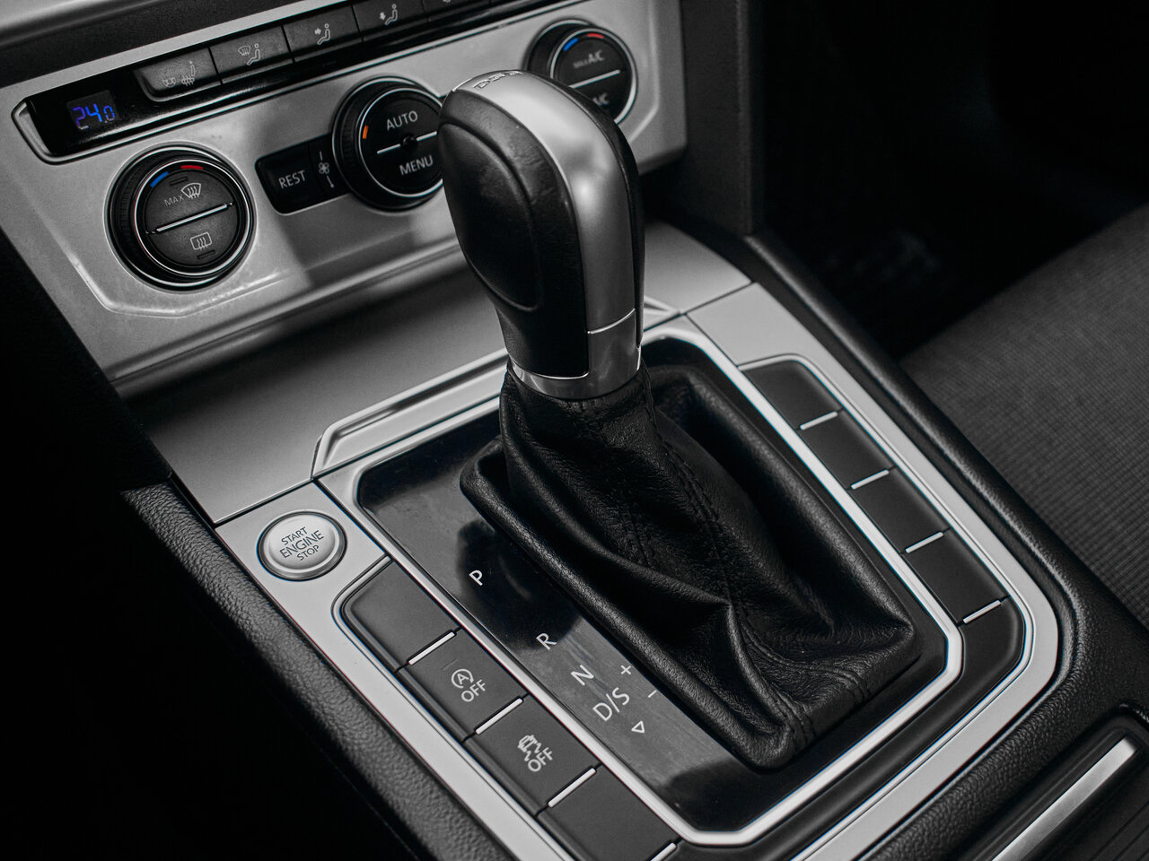 Купить Volkswagen Passat 1.8 AMT (180 л.с.), 2015 в Екатеренбурге