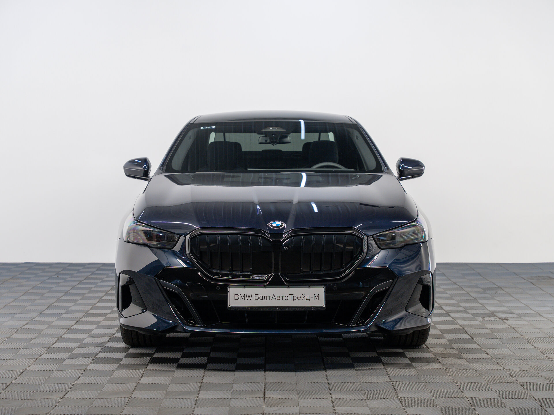 Автомобиль BMW 5 серии 520d xDrive 2.0d AT (197 л.с.) 4WD - 2
