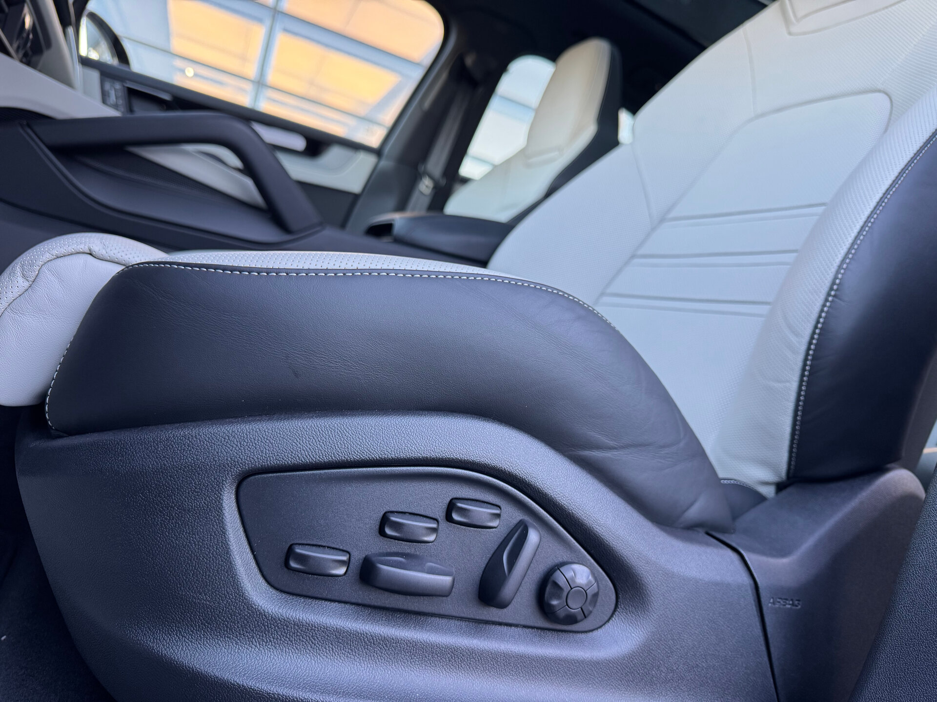 Автомобиль Porsche Cayenne Coupé 3.0 AT (353 л.с.) 4WD - 6