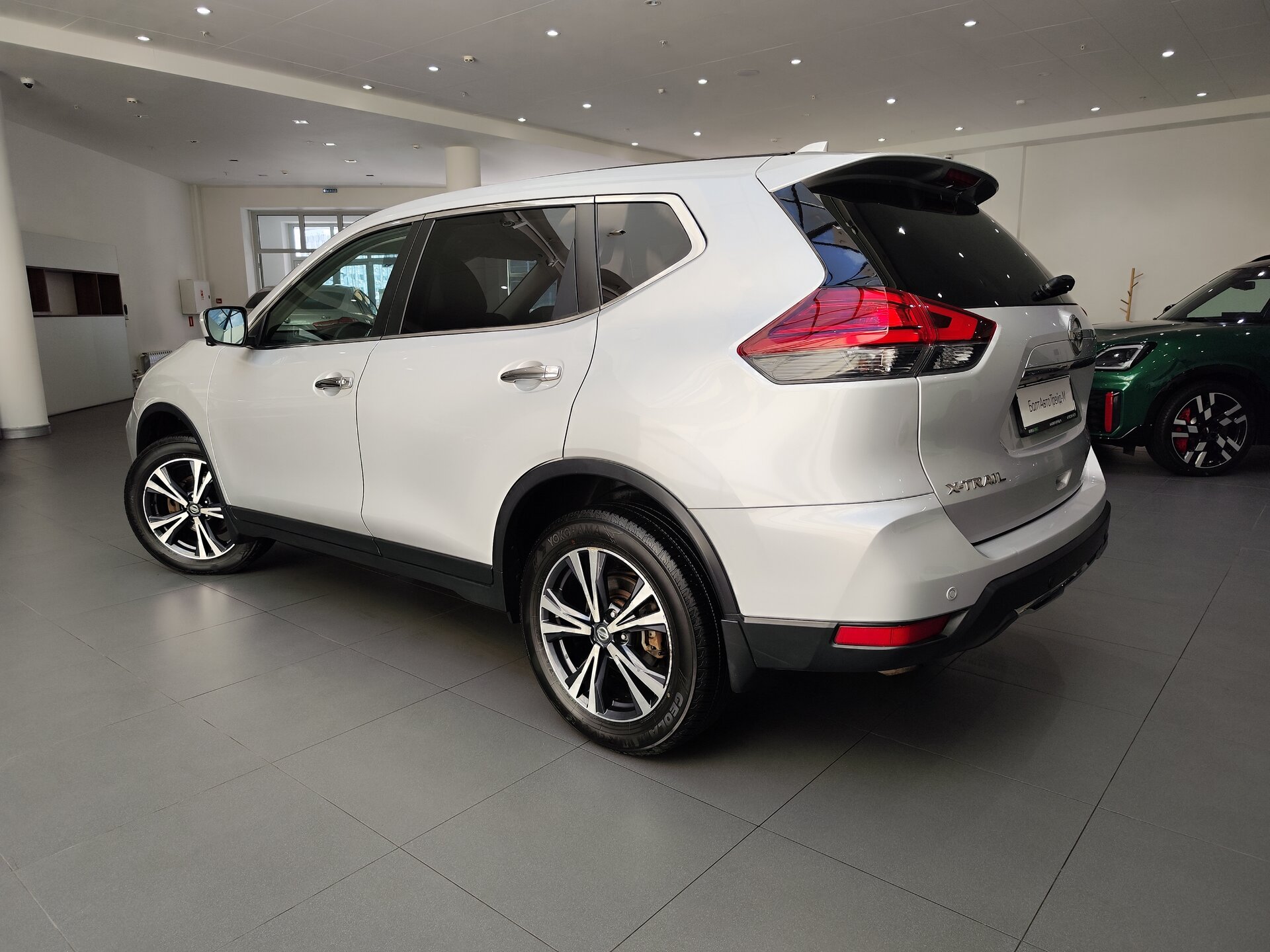 Автомобиль Nissan X-Trail 2.5 CVT (171 л.с.) 4WD - 4